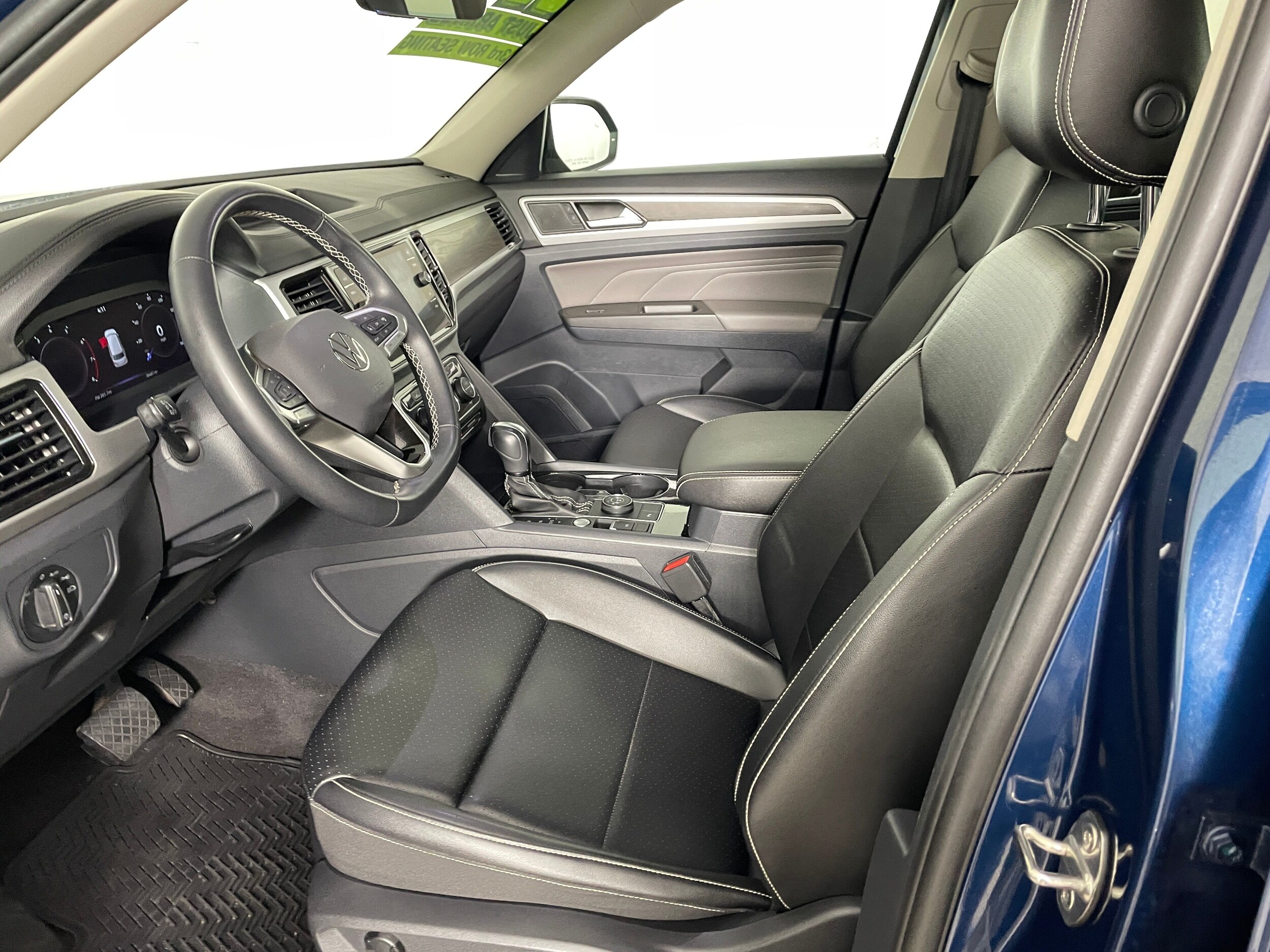 2022 Volkswagen Atlas V6 SE Technology photo 2