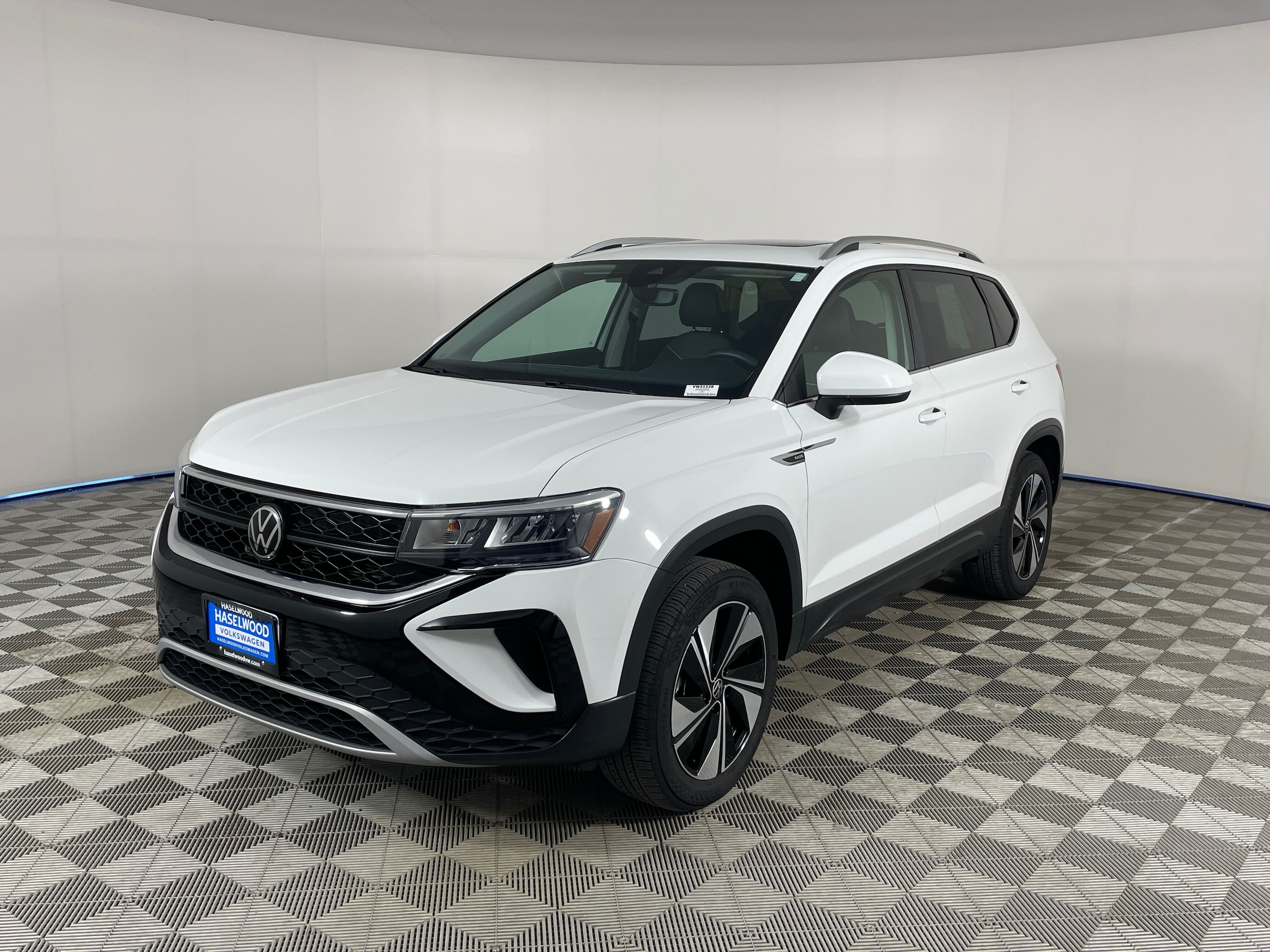 2023 Volkswagen Taos 1.5T SE 4Motion's photo