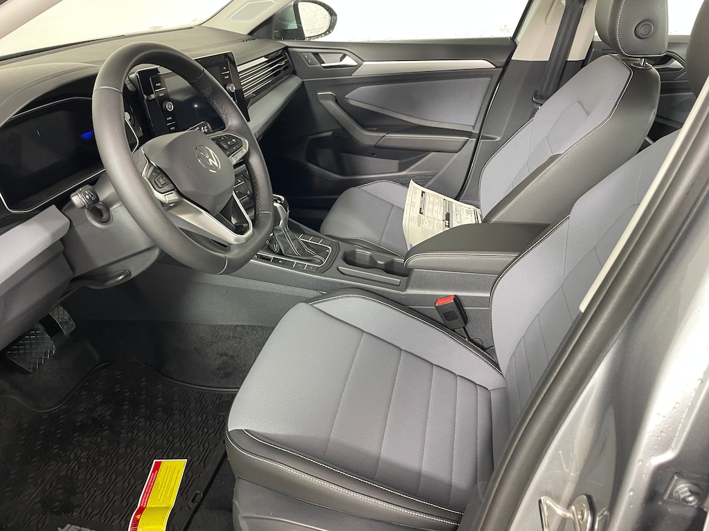 New 2025 Volkswagen Jetta 1.5T SE Sedan