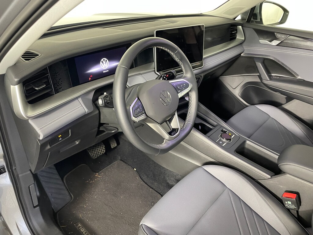 Used 2025 Volkswagen Tiguan 2.0T SE SUV