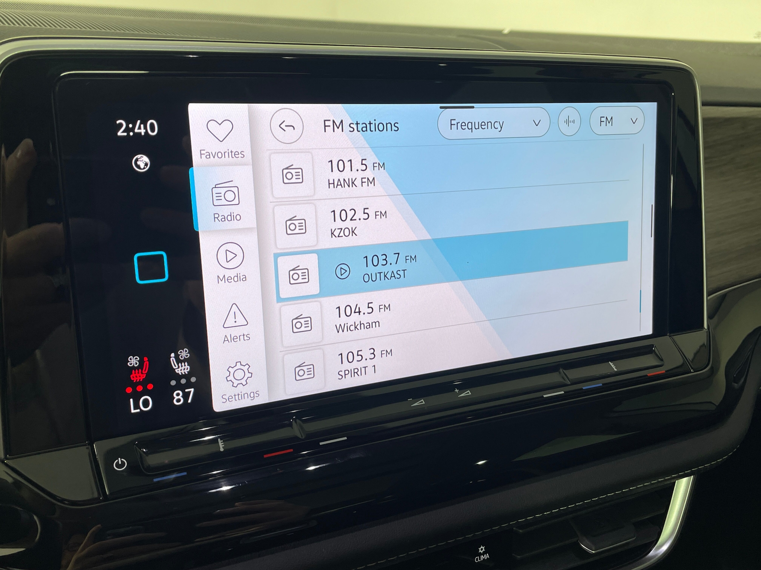 2025 Volkswagen Atlas 2.0T SEL Premium R-Line photo 6