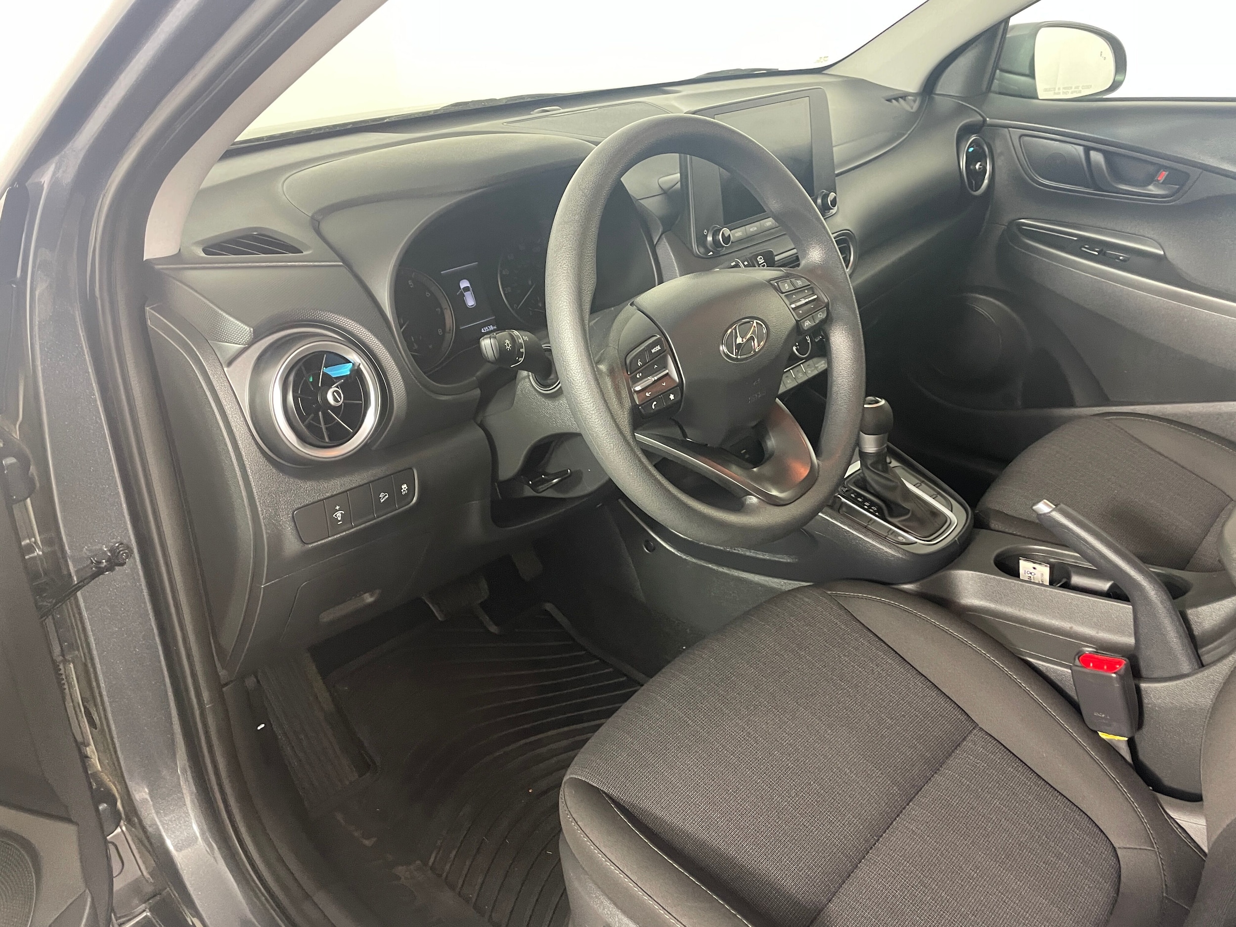 2022 Hyundai Kona SEL photo 2