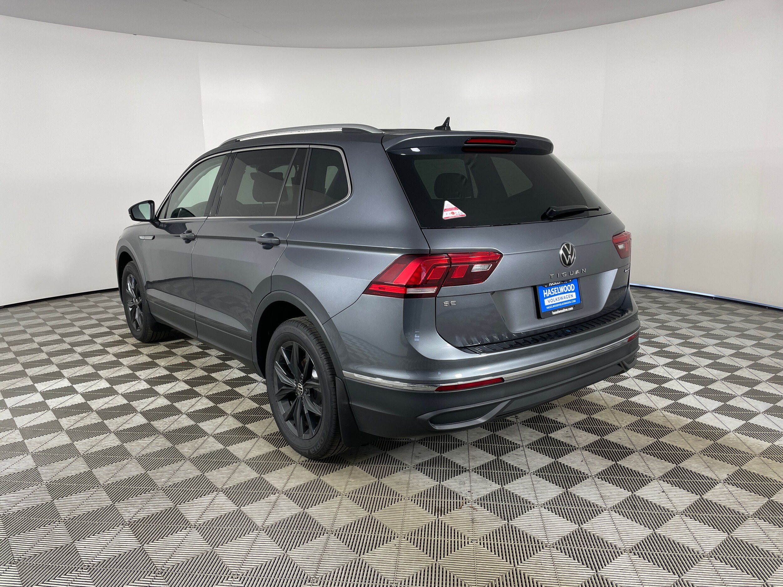 2024 Volkswagen Tiguan SE photo 4