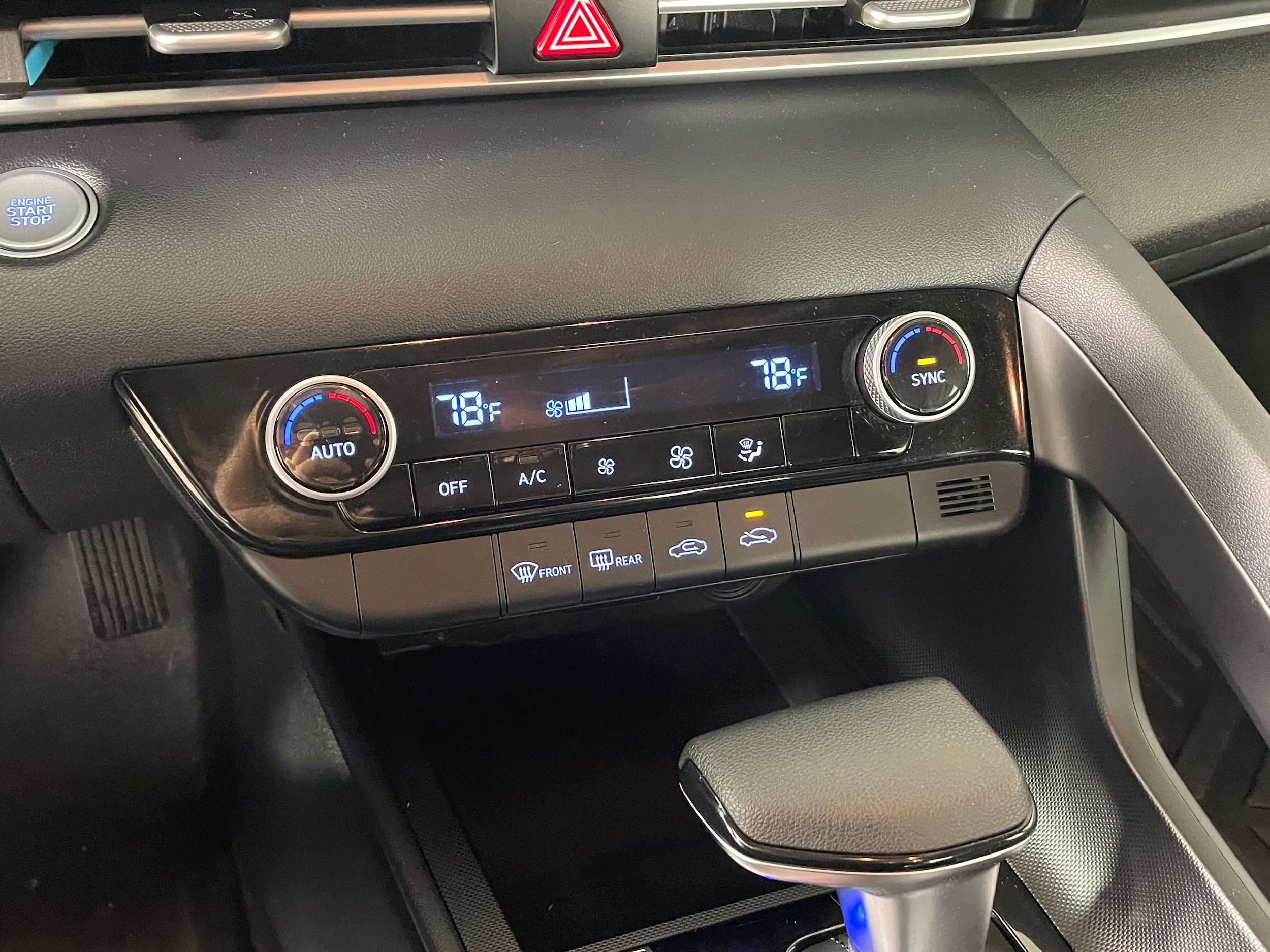 2021 Hyundai Elantra SEL photo 3