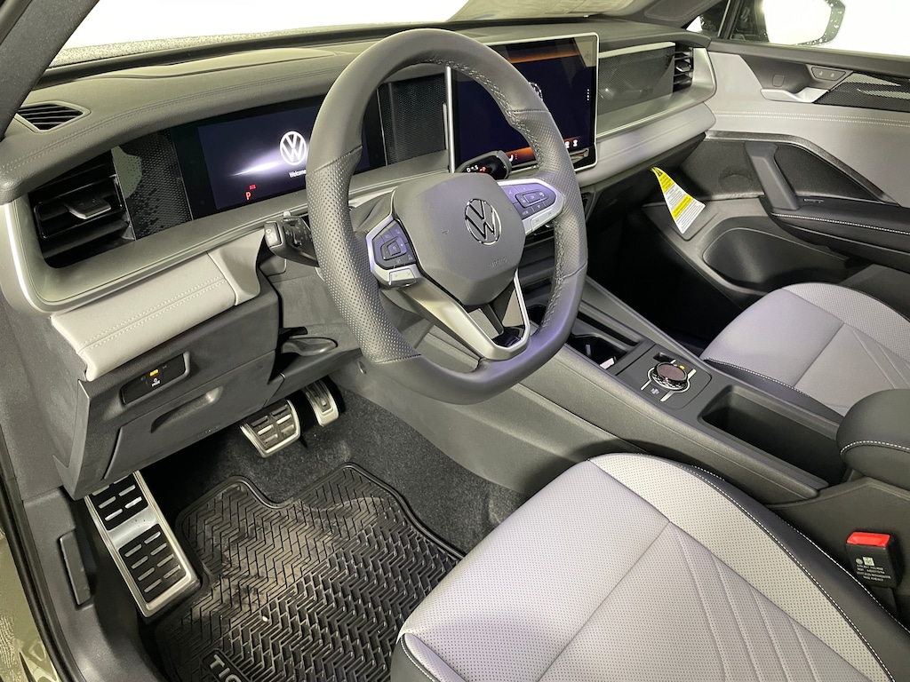 New 2025 Volkswagen Tiguan 2.0T SE R-Line Black SUV