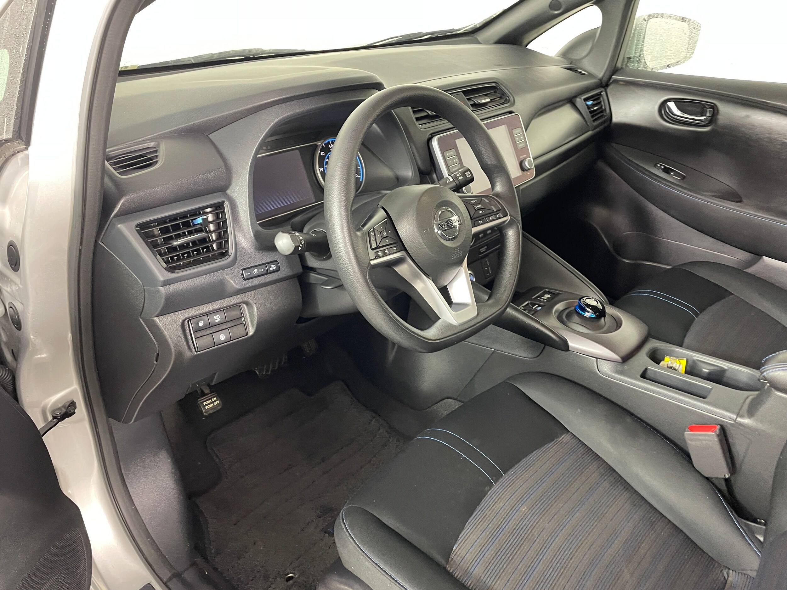 2020 Nissan Leaf S photo 3