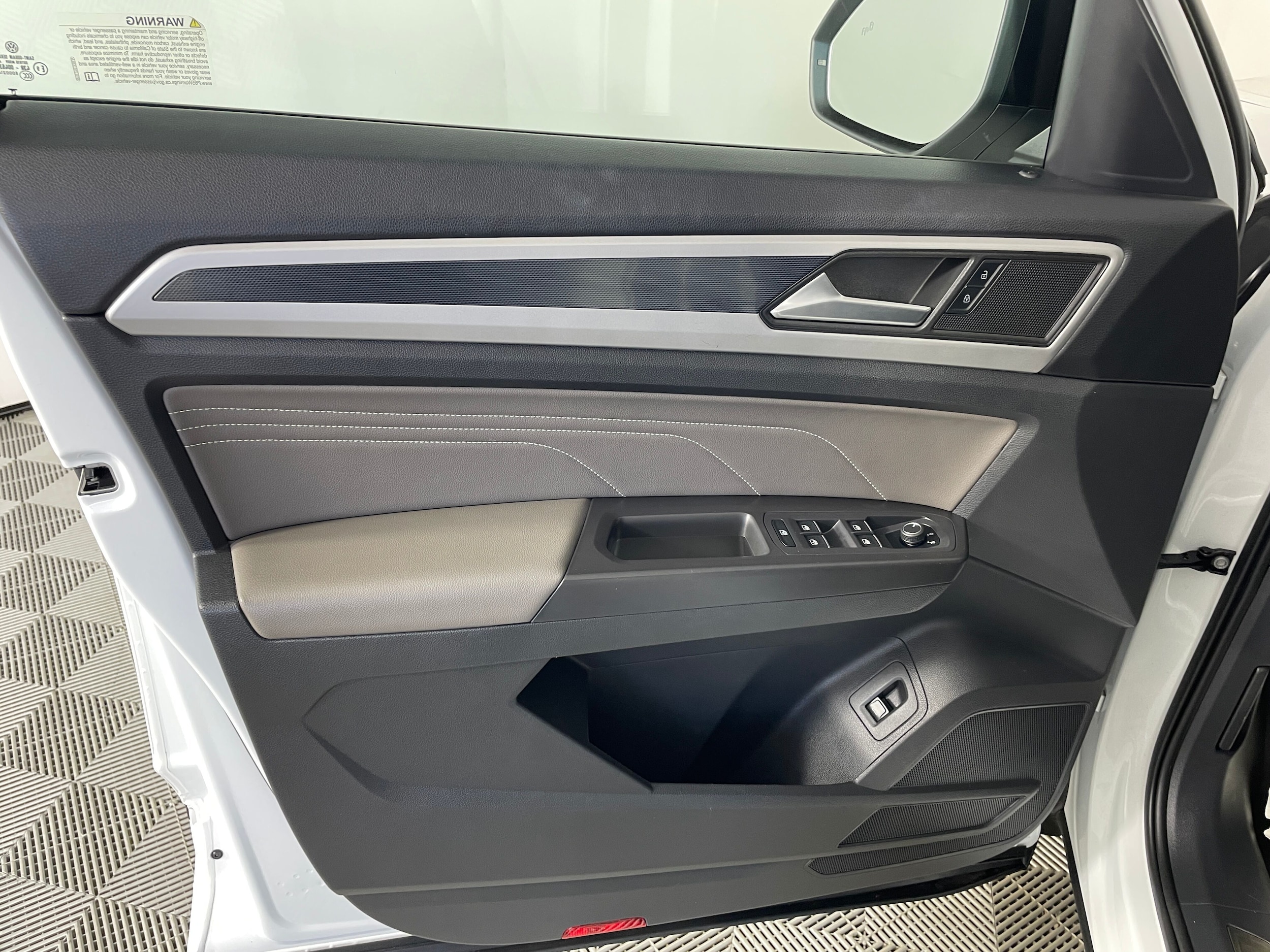 2023 Volkswagen Atlas Cross Sport SEL R-Line Black - Photo 16