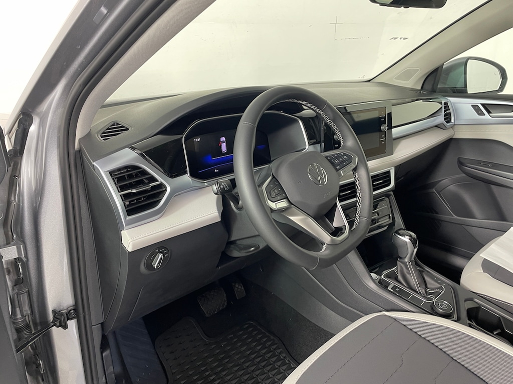New 2025 Volkswagen Taos 1.5T SE SUV