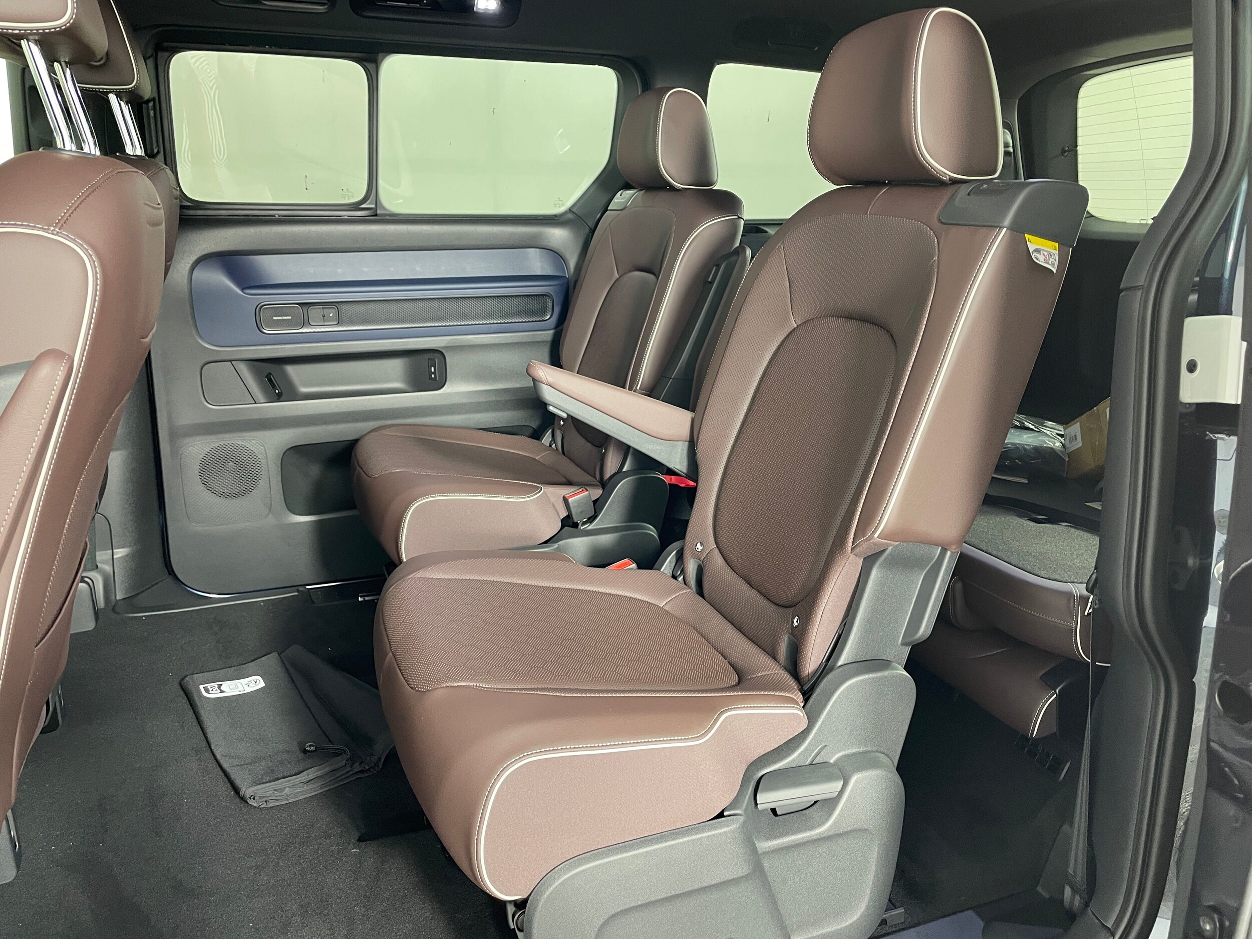 2025 Volkswagen ID. Buzz Pro Plus photo 4
