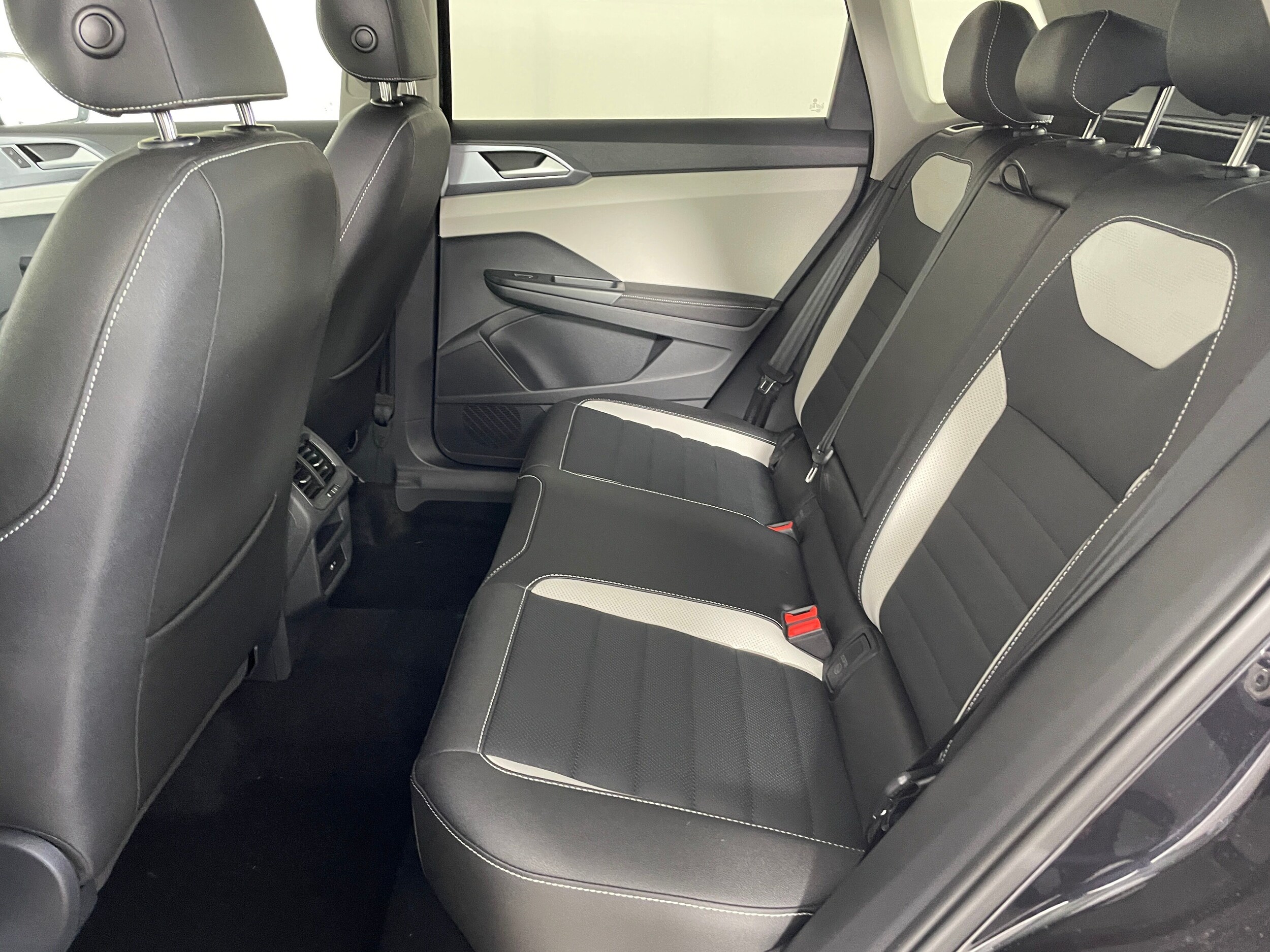 2025 Volkswagen Taos SEL photo 3