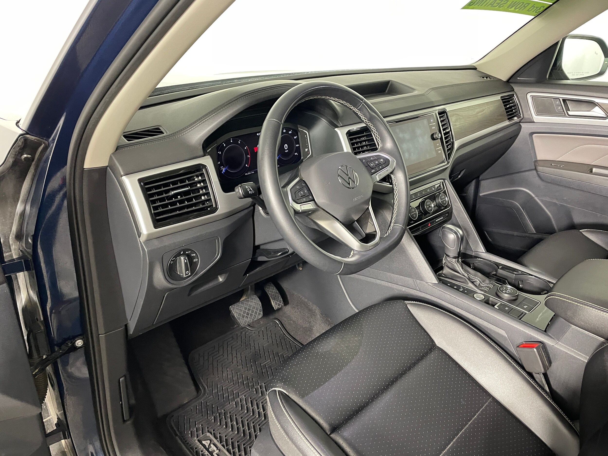 2022 Volkswagen Atlas V6 SE Technology photo 3