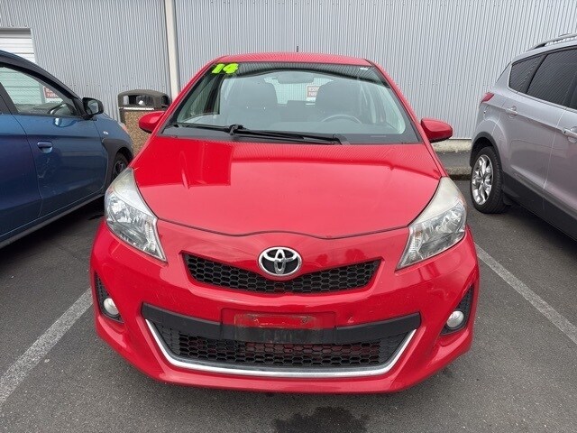 2014 Toyota Yaris SE photo 2