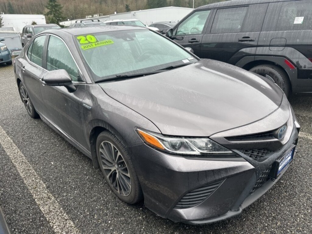 Used 2020 Toyota Camry Hybrid SE Sedan