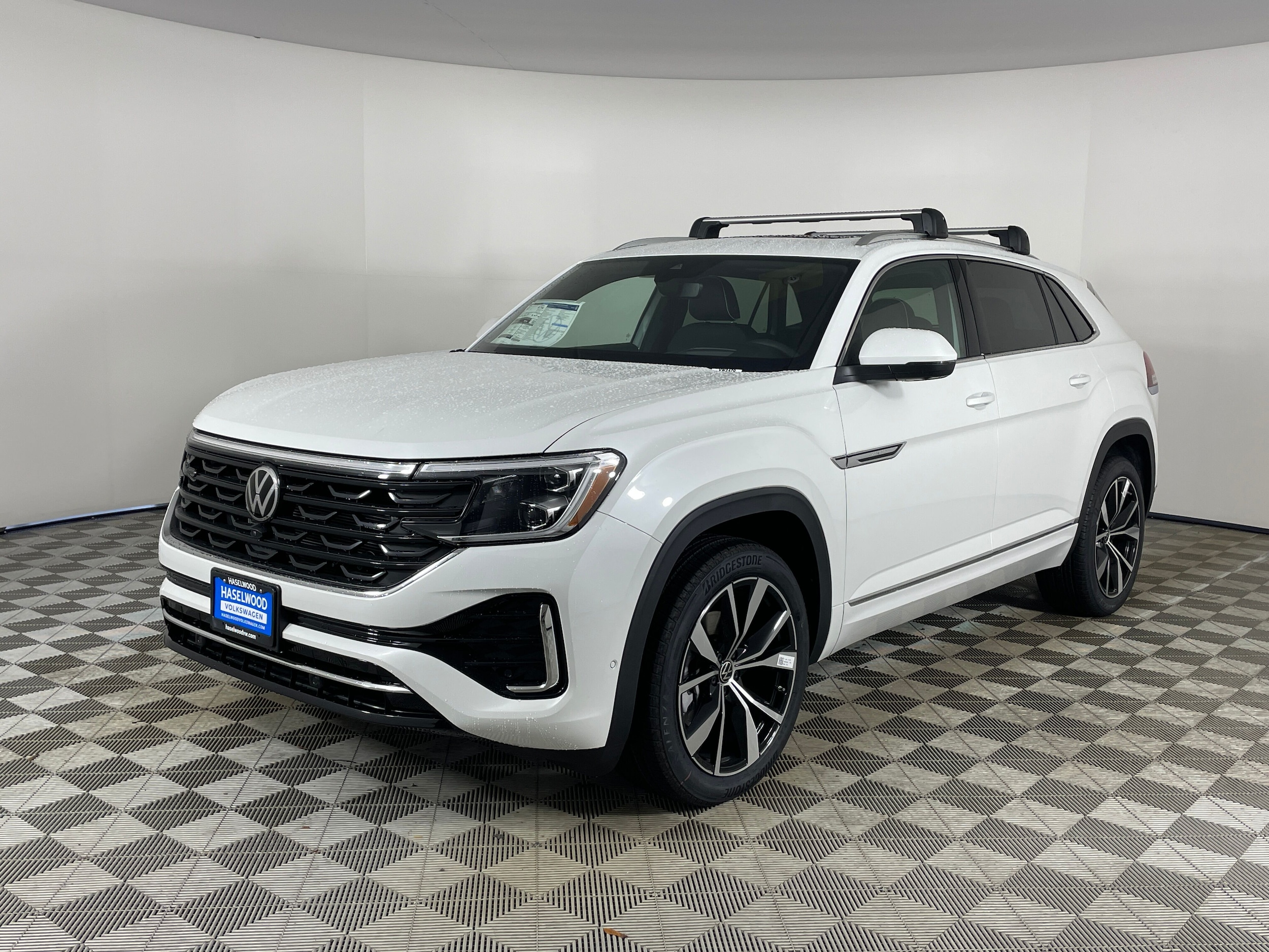 2026 Volkswagen Atlas Cross Sport 2.0T SEL Premium R-Line 4MOTION's photo