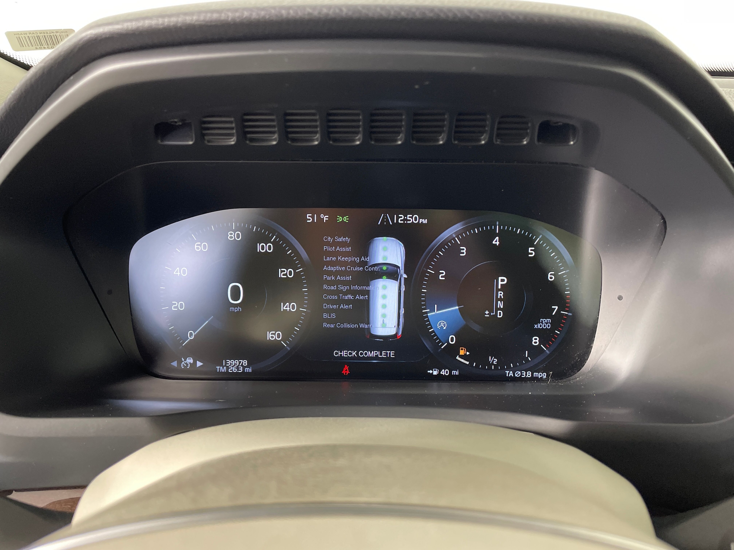 2016 Volvo XC90 T6 Momentum AWD photo 4