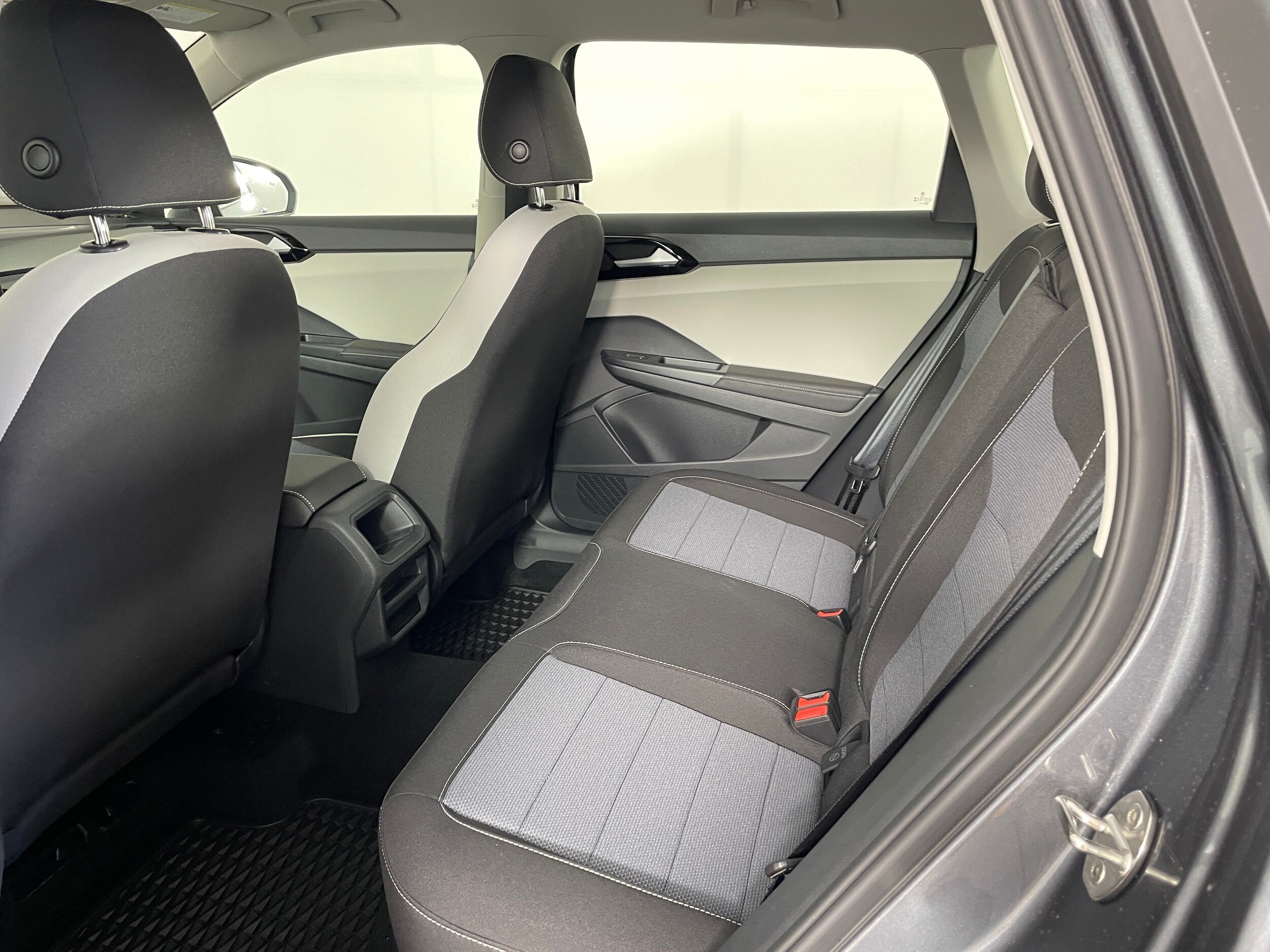 2025 Volkswagen Taos S photo 2