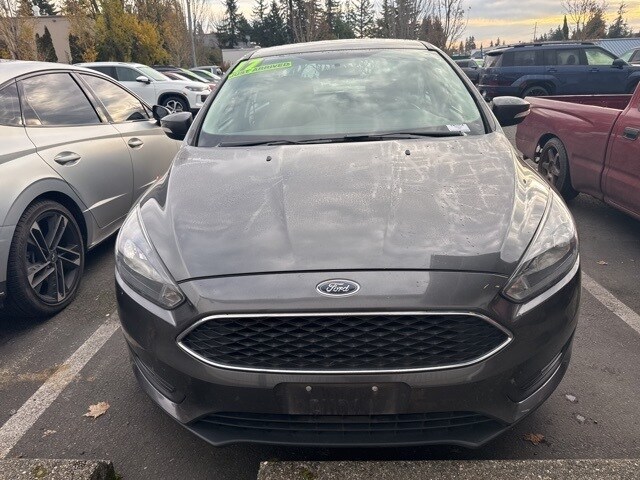 2017 Ford Focus SEL Sedan photo 2