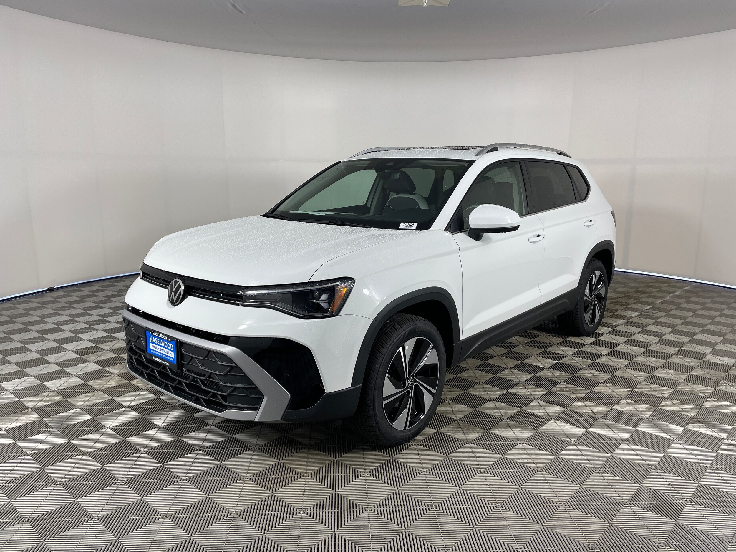 2025 Volkswagen Taos SE's photo