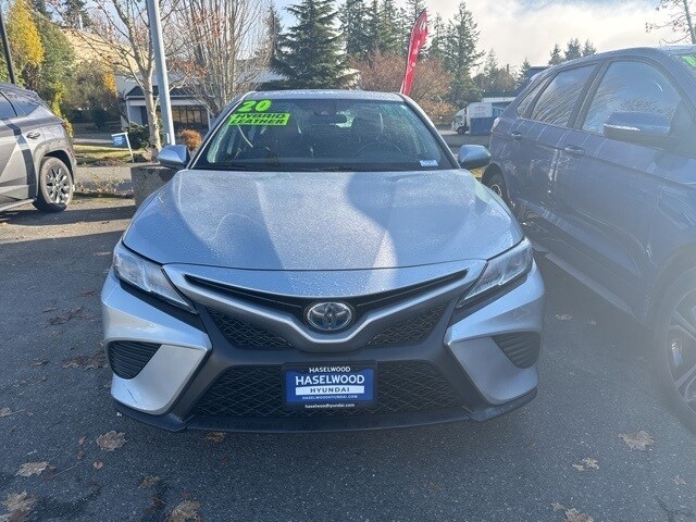 2020 Toyota Camry Hybrid SE photo 2