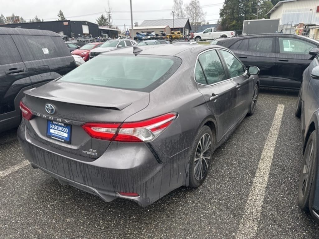 Used 2020 Toyota Camry Hybrid SE Sedan