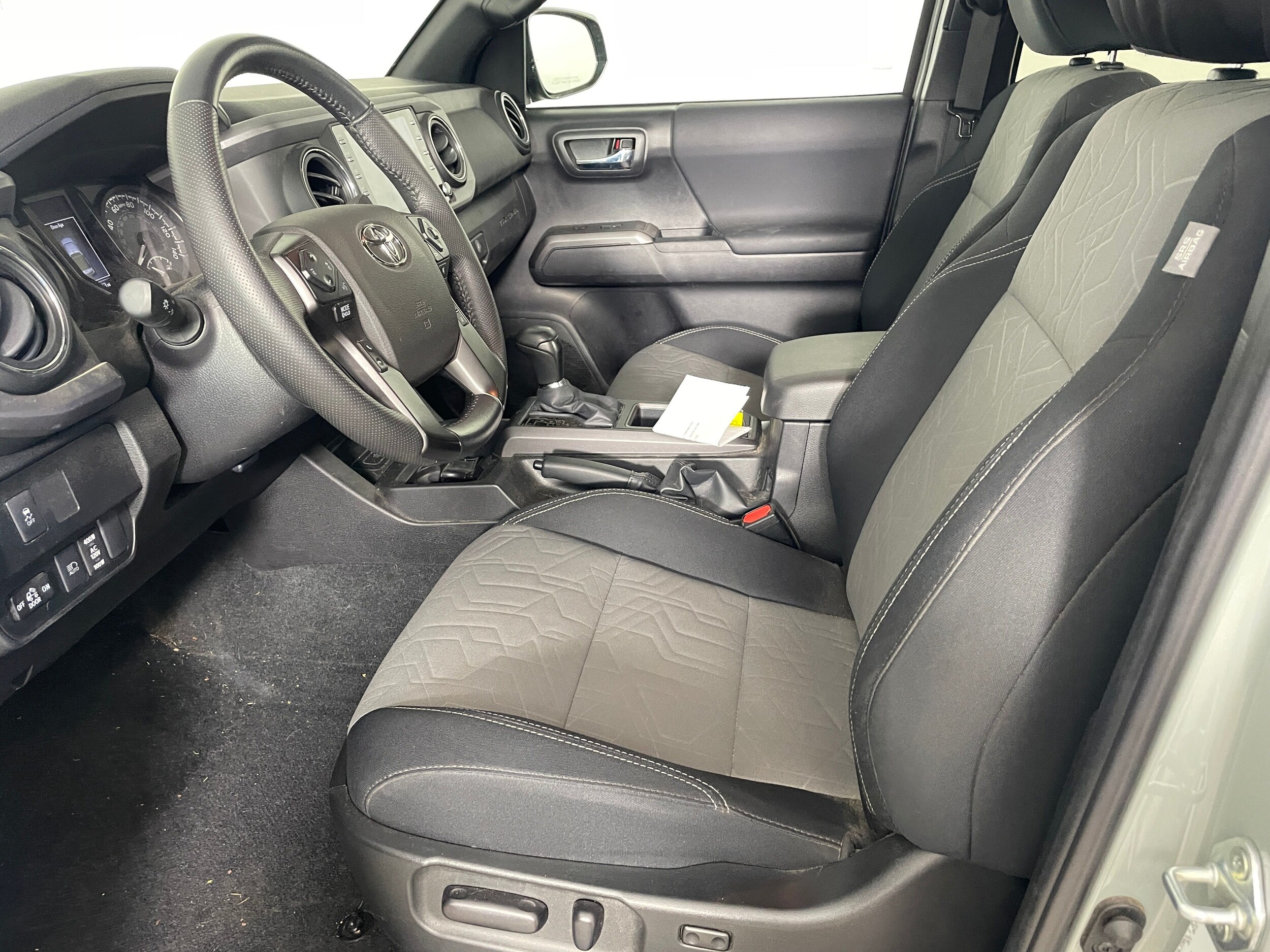 2022 Toyota Tacoma TRD V6 photo 2