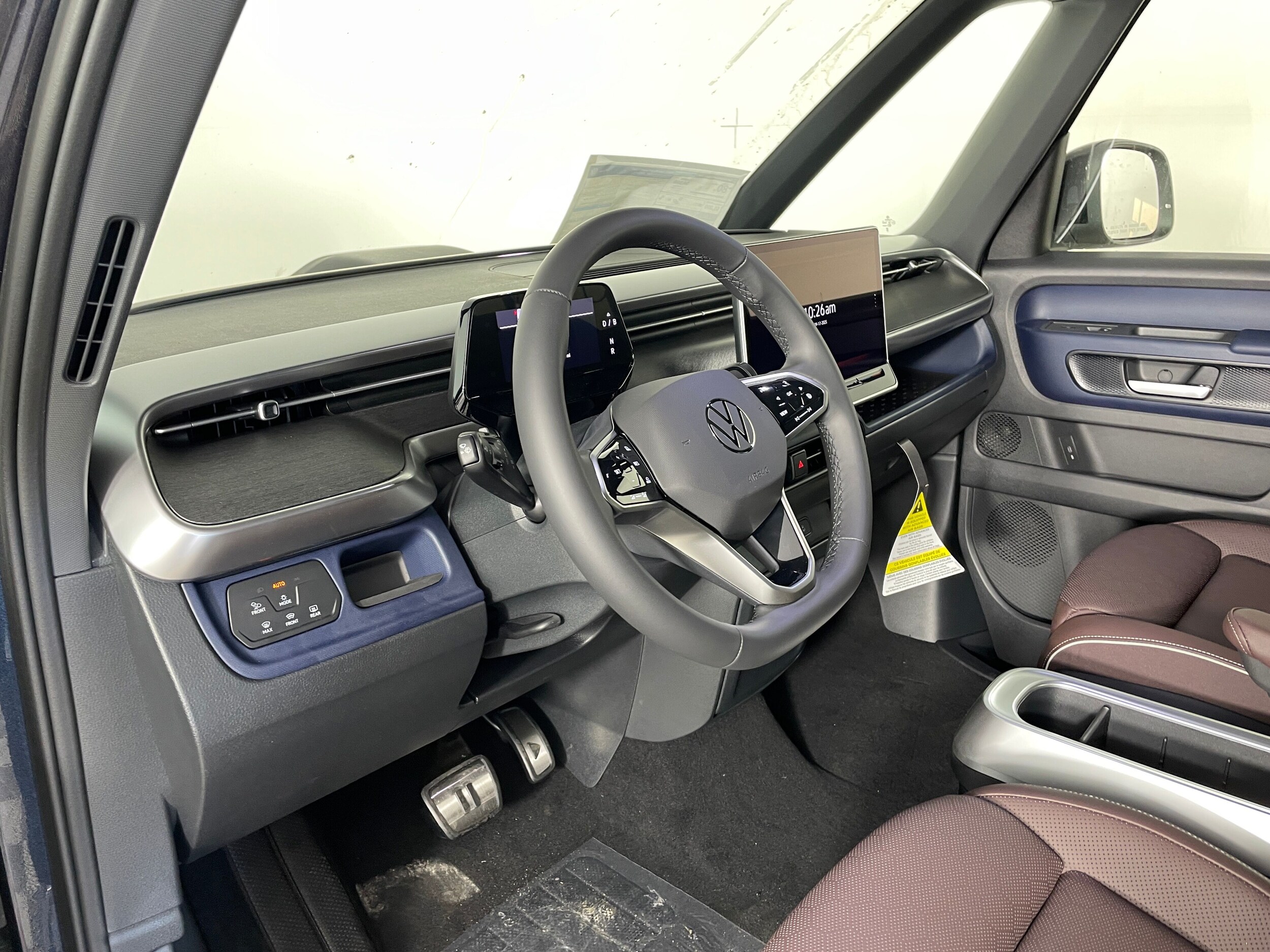 2025 Volkswagen ID. Buzz Pro Plus photo 2