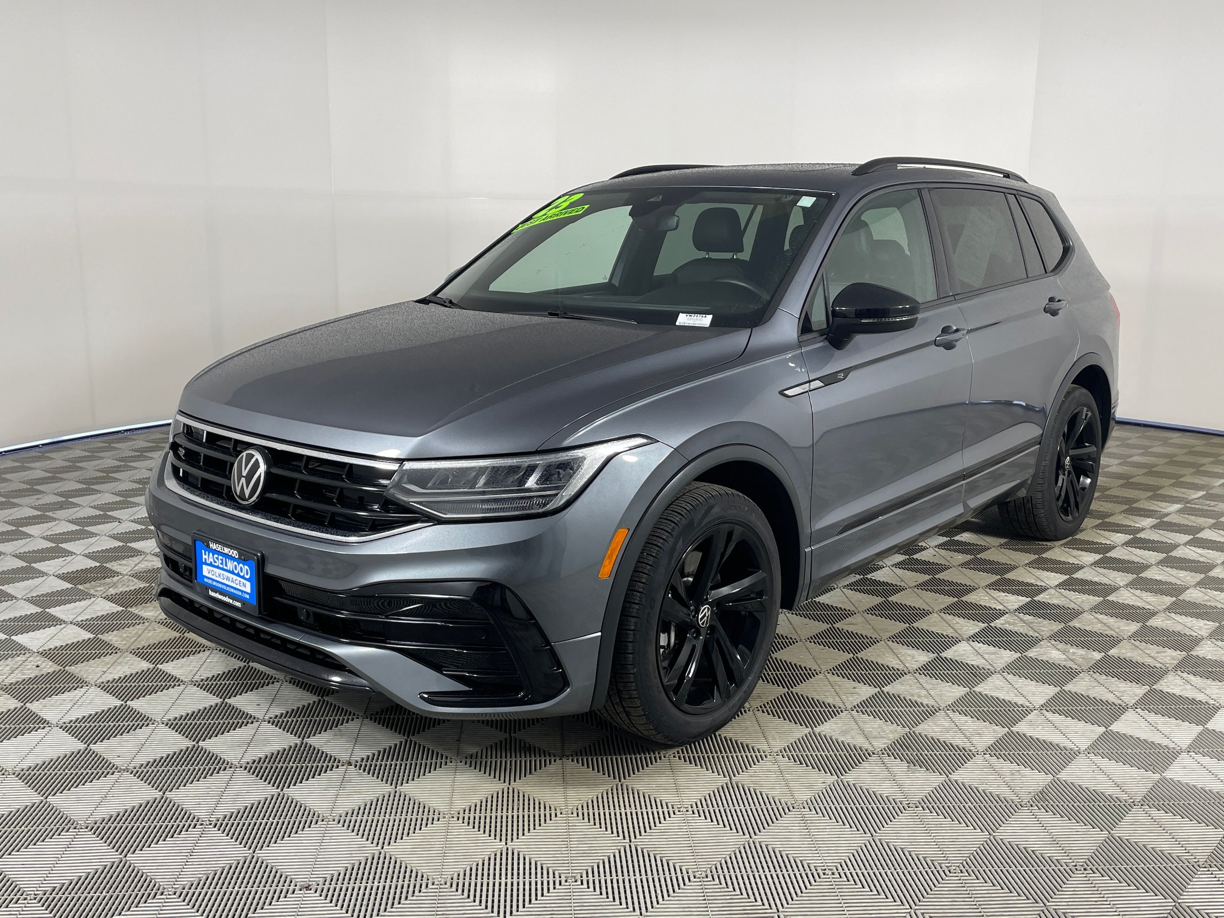 2023 Volkswagen Tiguan 2.0T SE R-Line Black's photo