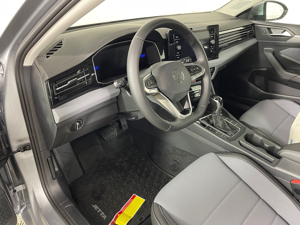 New 2025 Volkswagen Jetta 1.5T SE Sedan