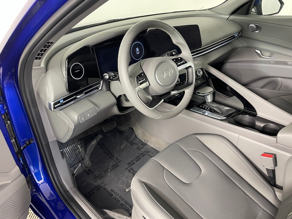 Used 2025 Hyundai Elantra SEL Convenience Sedan