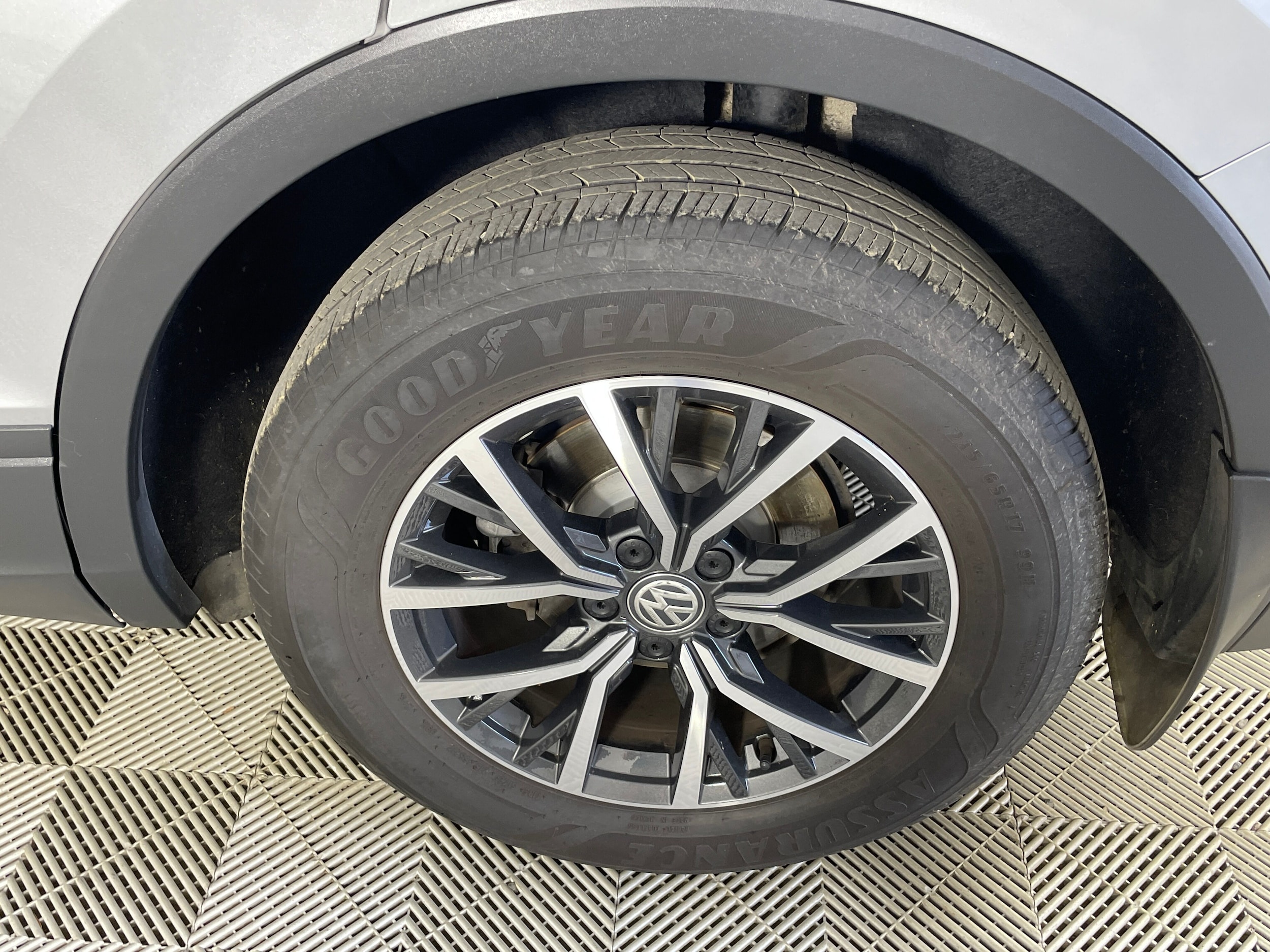 2019 Volkswagen Tiguan SE - Photo 18