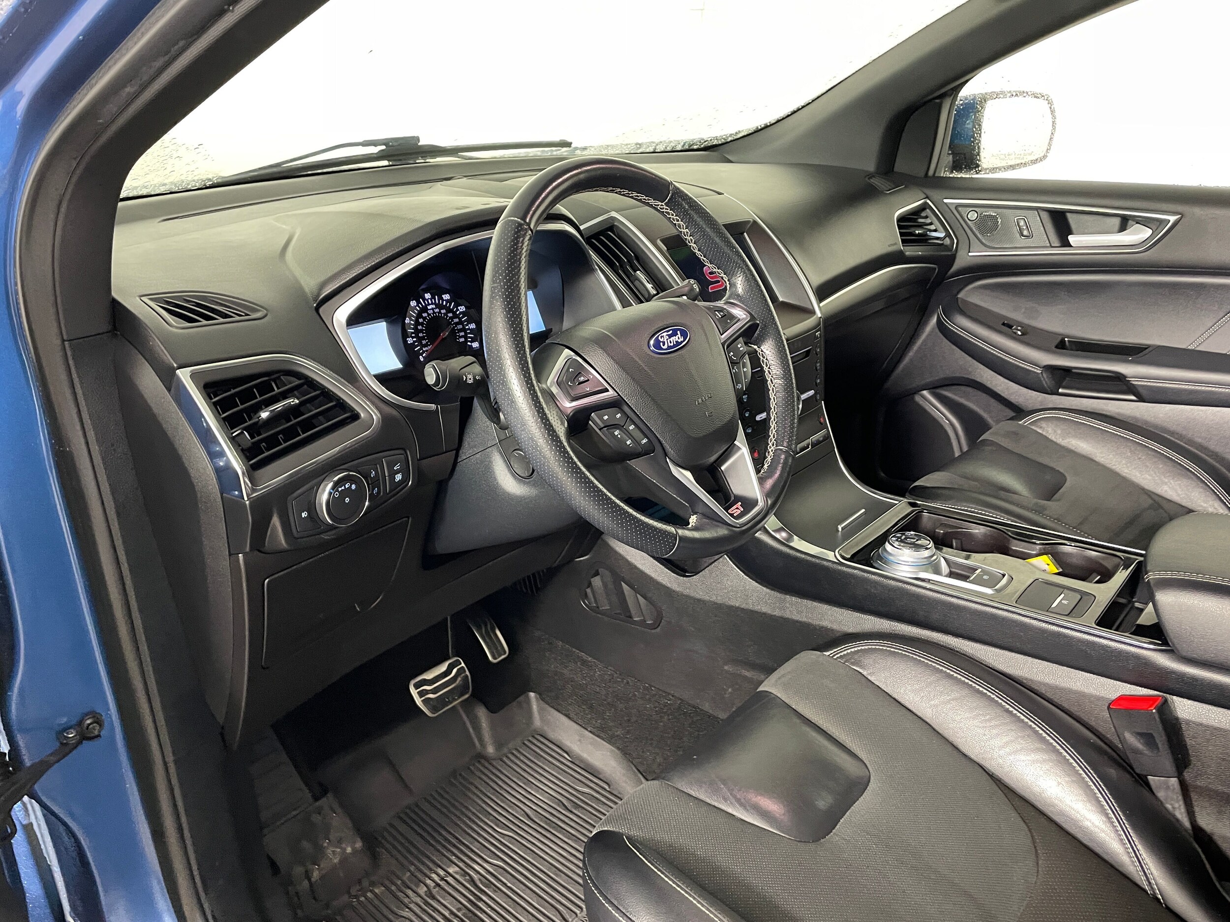 2019 Ford Edge ST photo 3