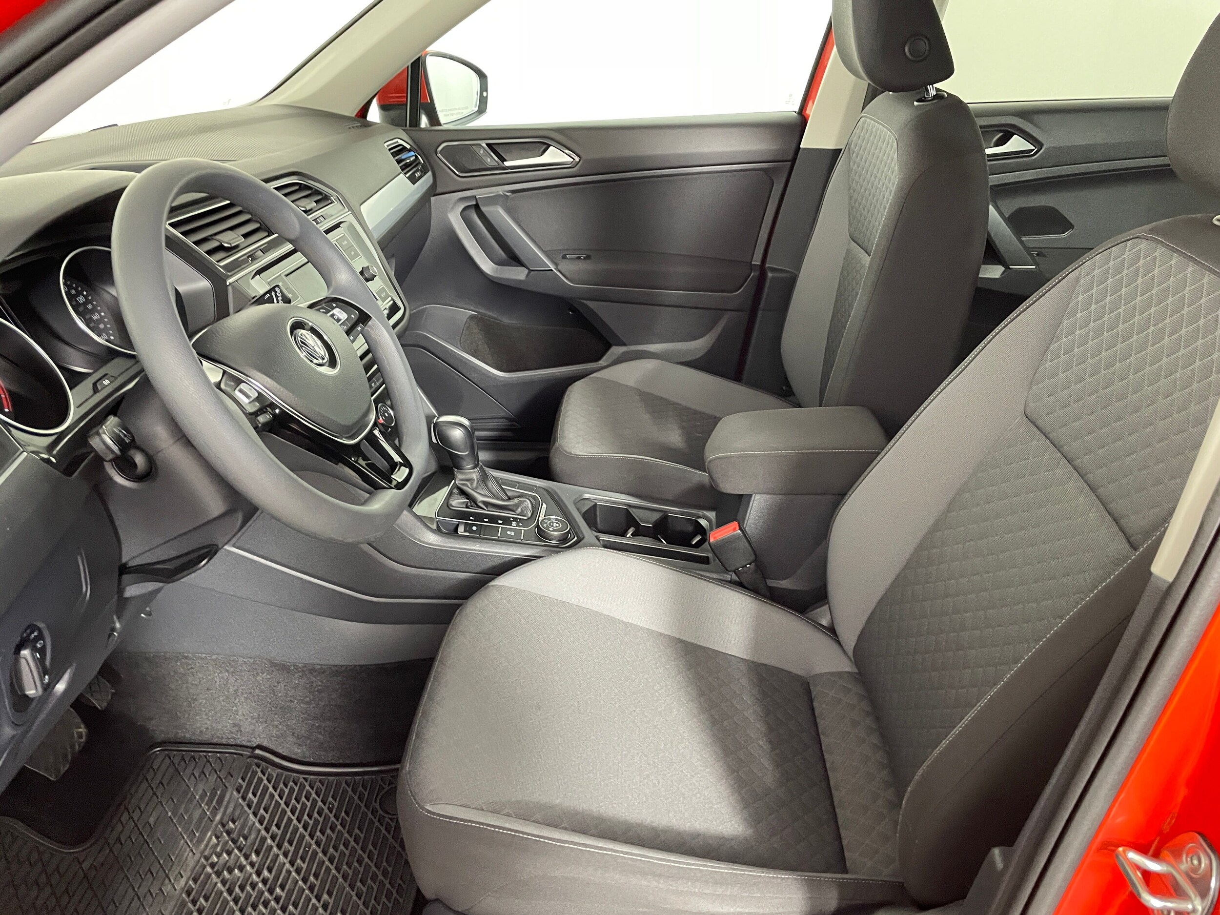 2018 Volkswagen Tiguan S photo 2