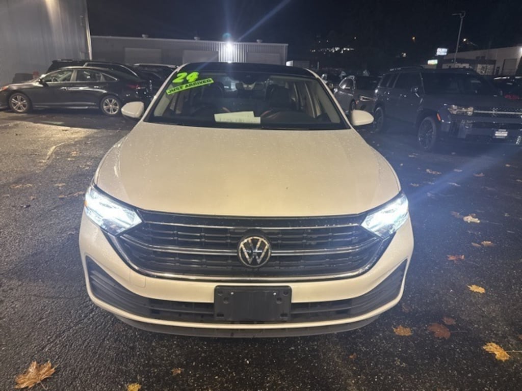 Used 2024 Volkswagen Jetta 1.5T SE Sedan