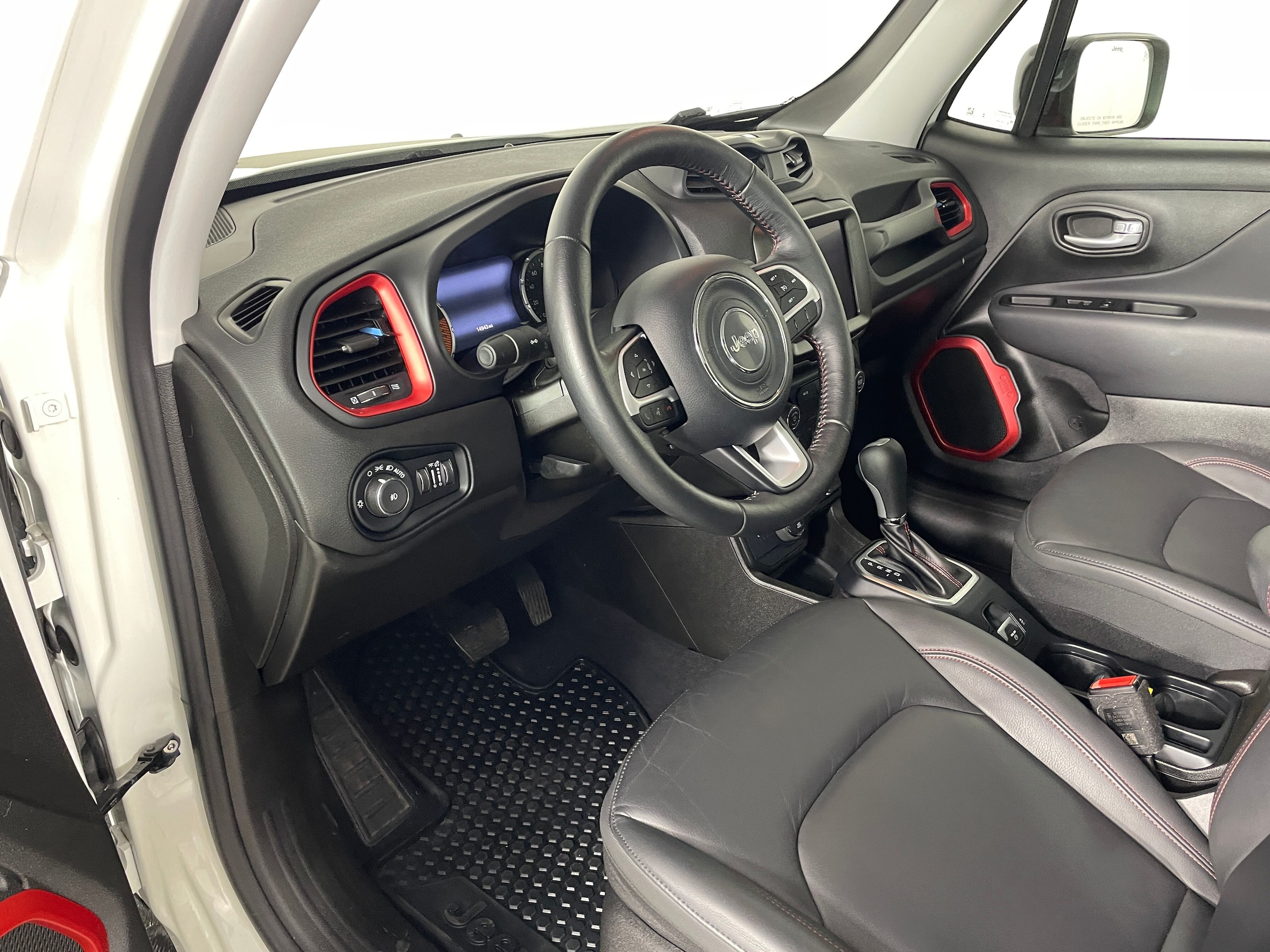 2023 Jeep Renegade Trailhawk photo 2