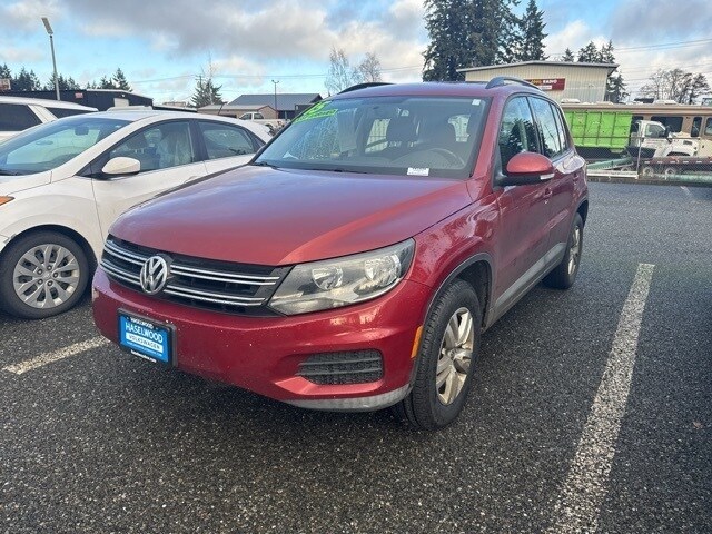 2015 Volkswagen Tiguan S photo 2