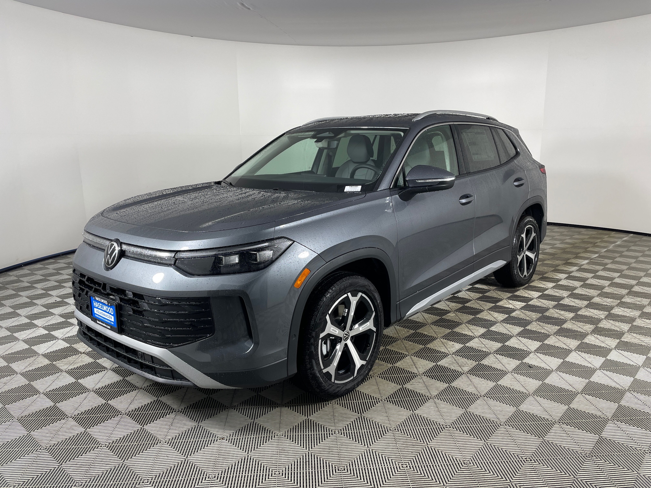 2026 Volkswagen Tiguan SE's photo