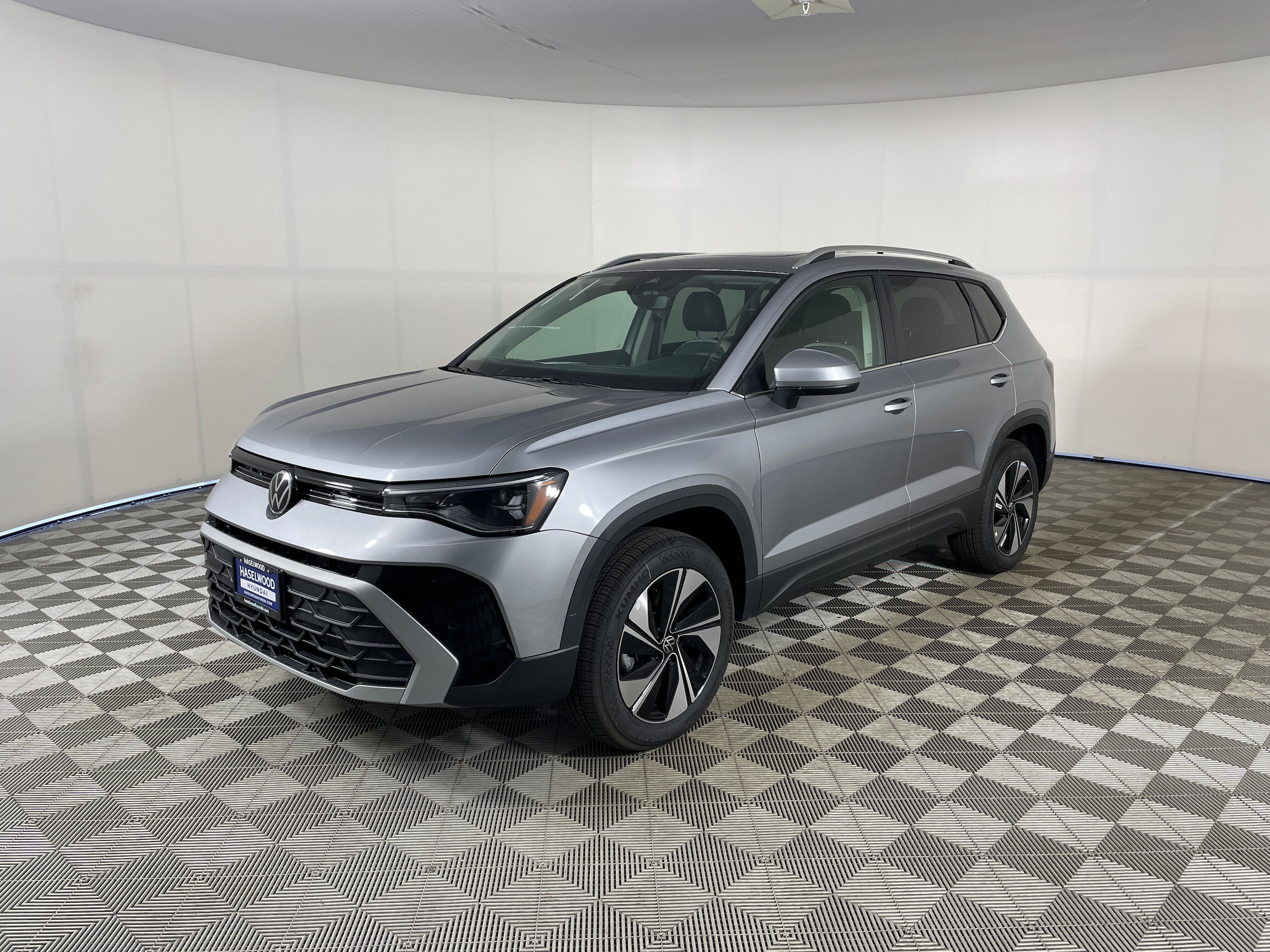 2025 Volkswagen Taos 1.5T SE 4Motion's photo
