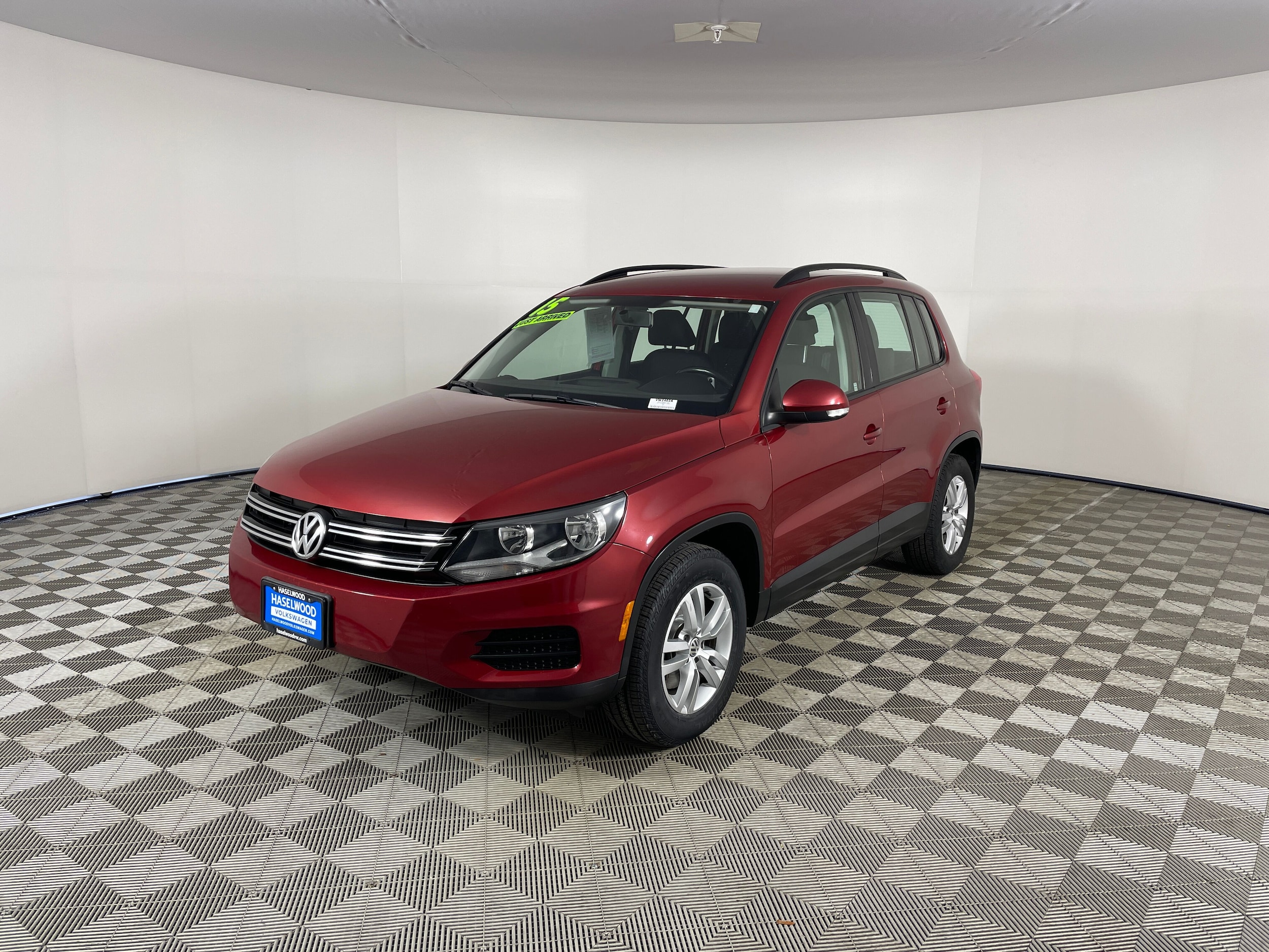 2015 Volkswagen Tiguan S's photo
