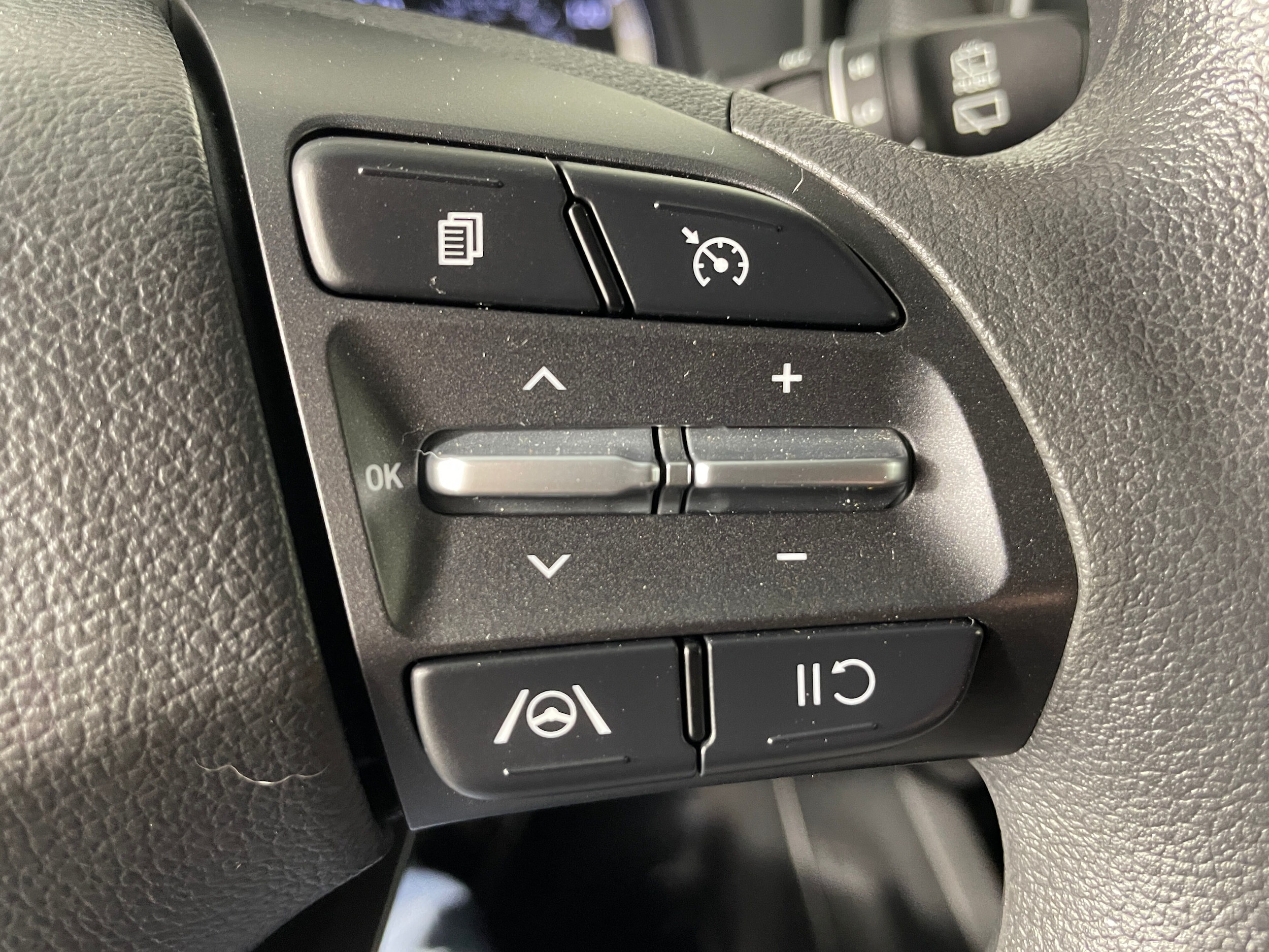 2022 Hyundai Kona SEL - Photo 11