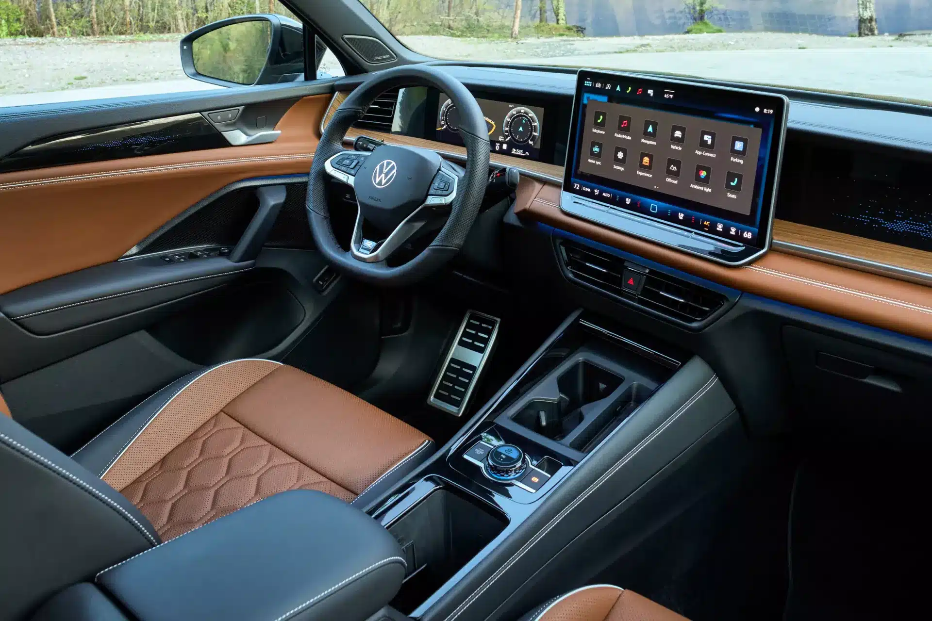 The advanced Digital Cockpit and infotainment screen of the 2026 Tiguan.