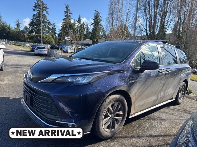 2022 Toyota Sienna Van Passenger Van 
