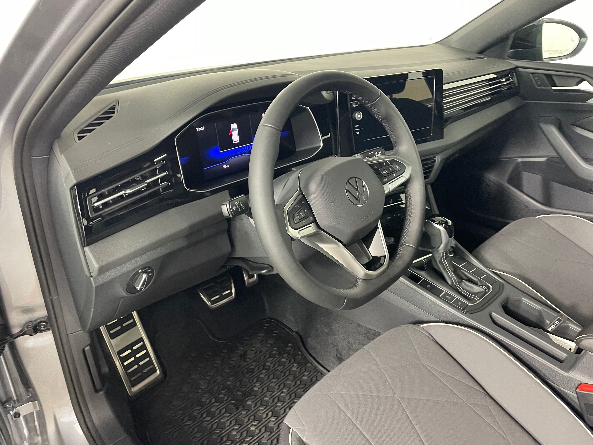 2025 Volkswagen Jetta 1.5T Sport photo 2