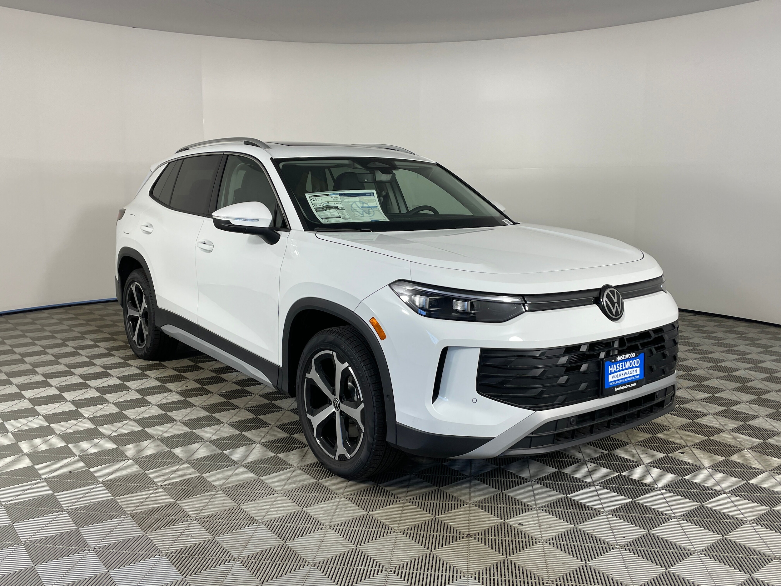 2025 Volkswagen Tiguan SE - Photo 7