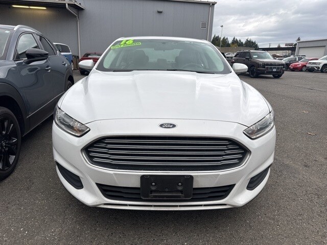 2016 Ford Fusion Hybrid S photo 2