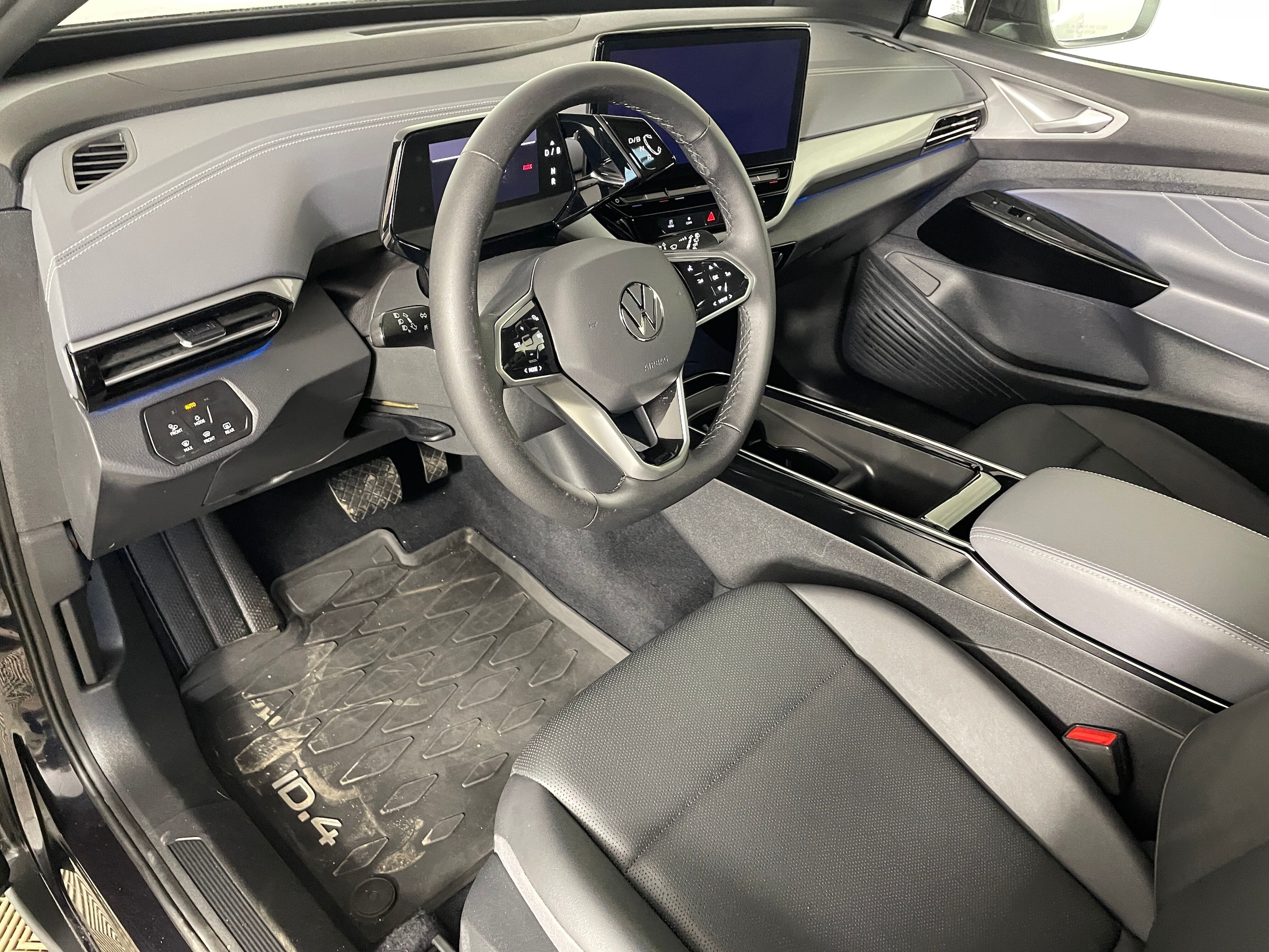 2023 Volkswagen ID.4 Pro S Plus photo 3