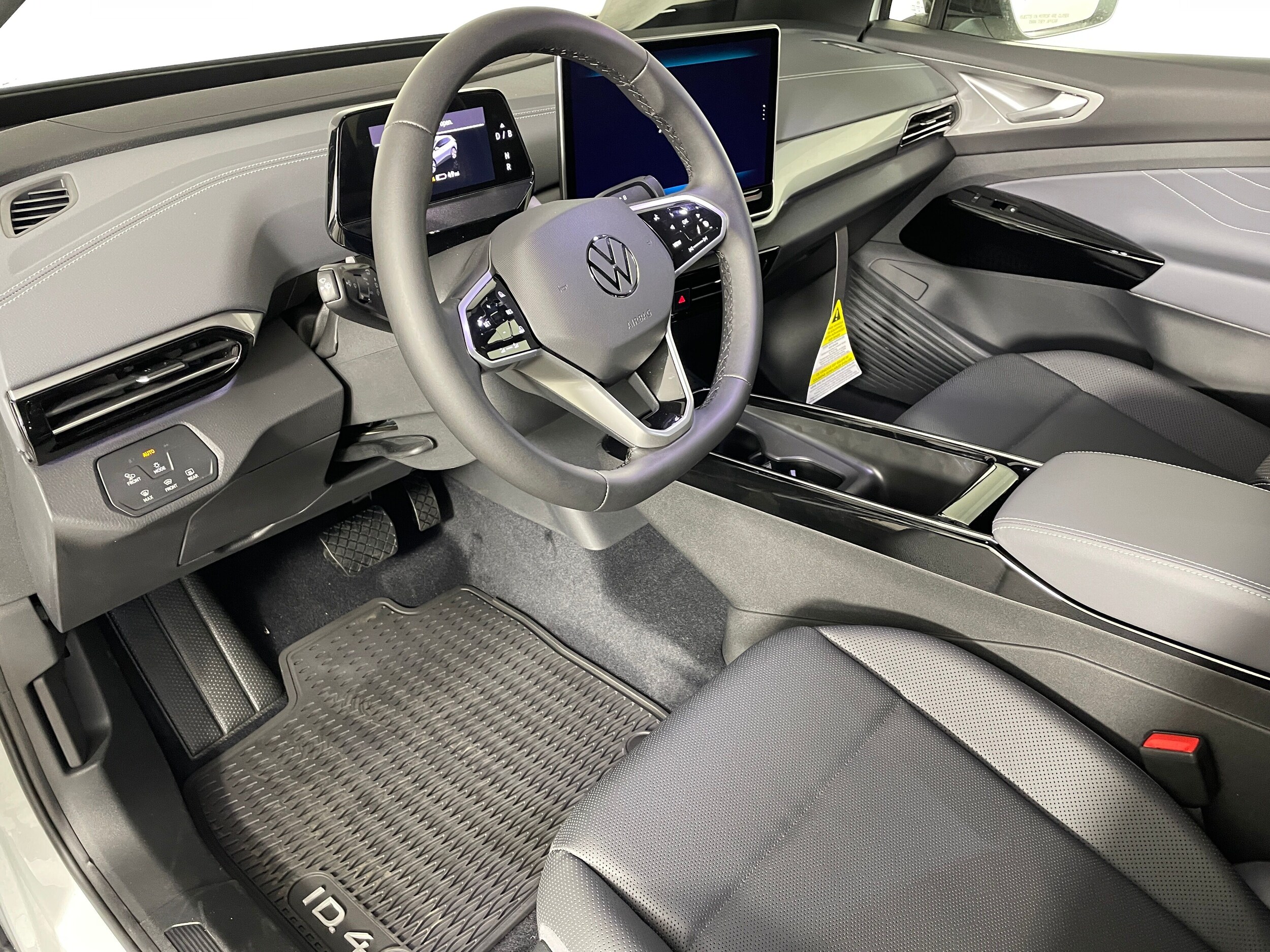 2025 Volkswagen ID.4 Pro Plus photo 2
