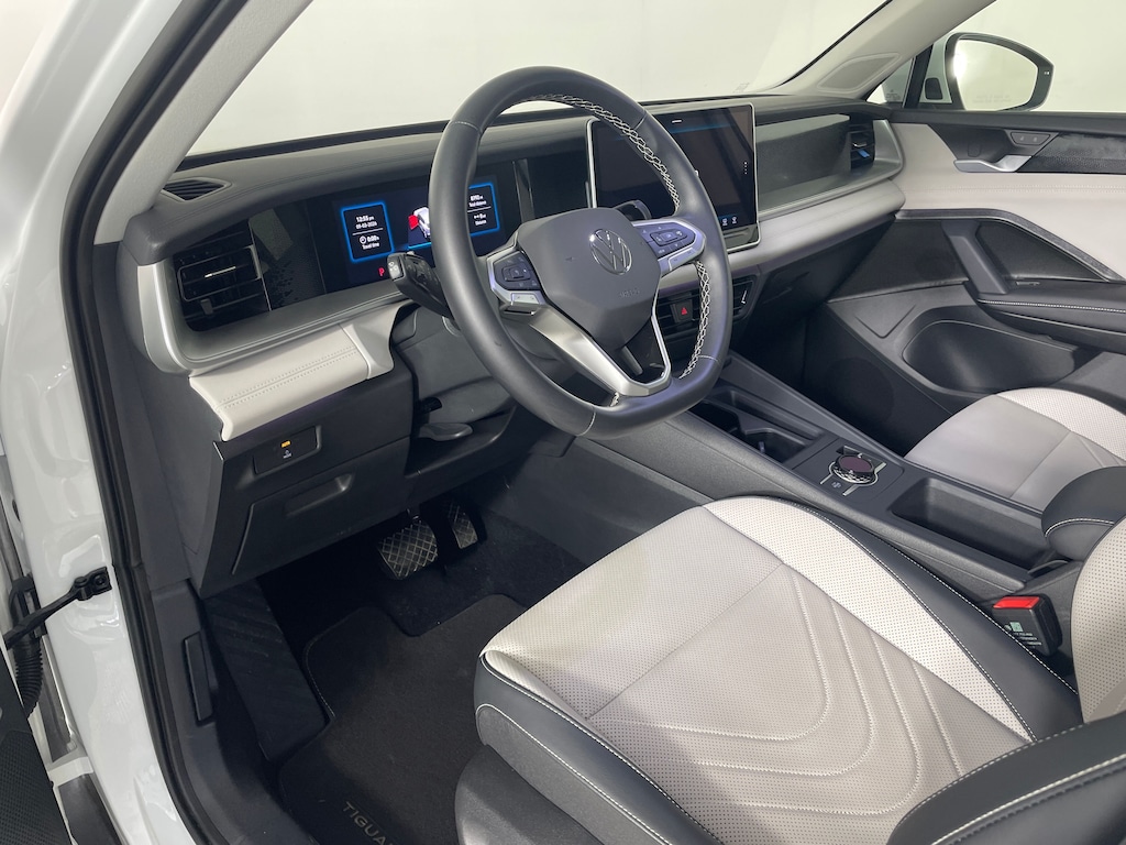 Used 2025 Volkswagen Tiguan 2.0T SE SUV