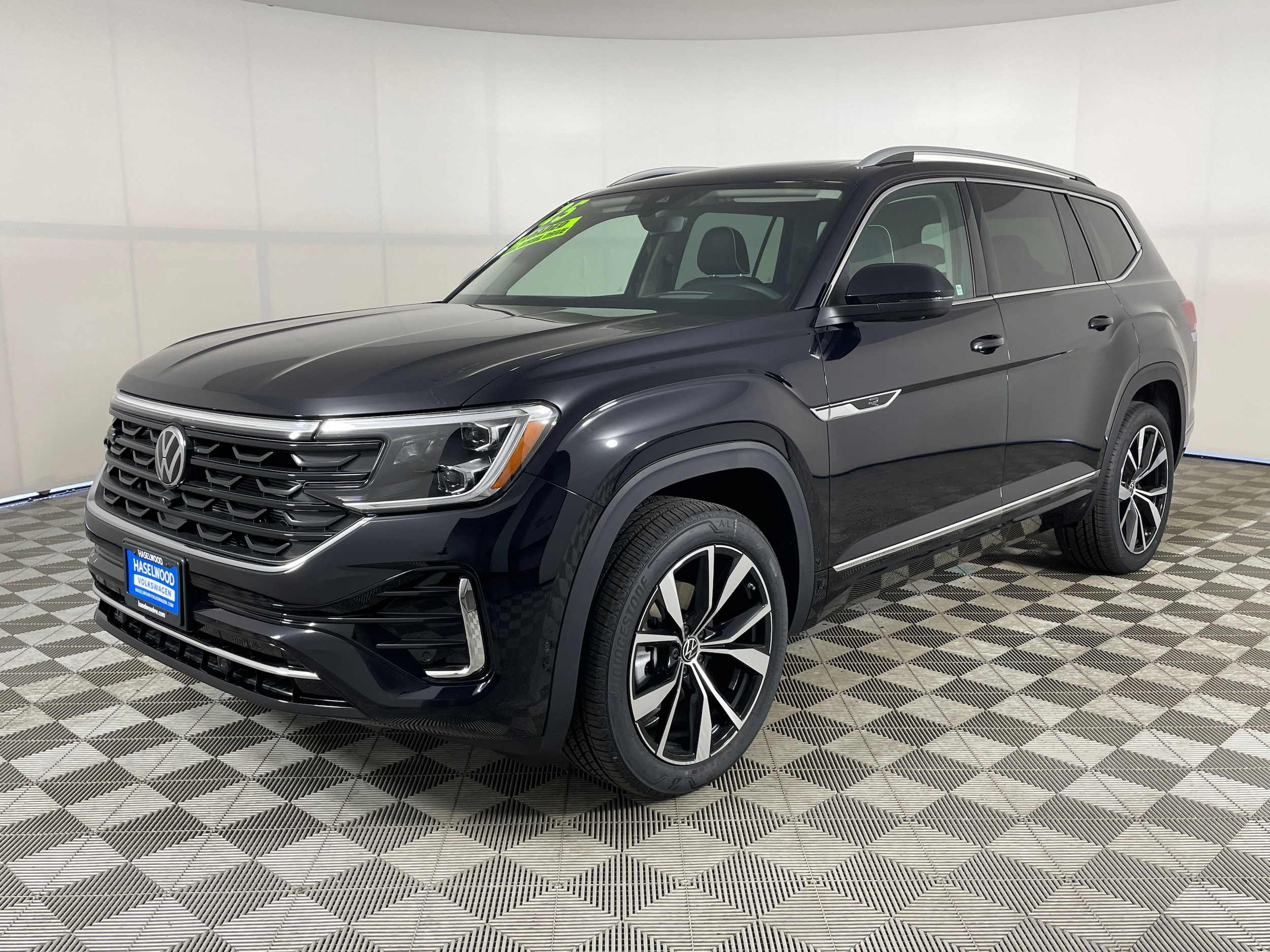 2025 Volkswagen Atlas 2.0T SEL Premium R-Line 4MOTION's photo