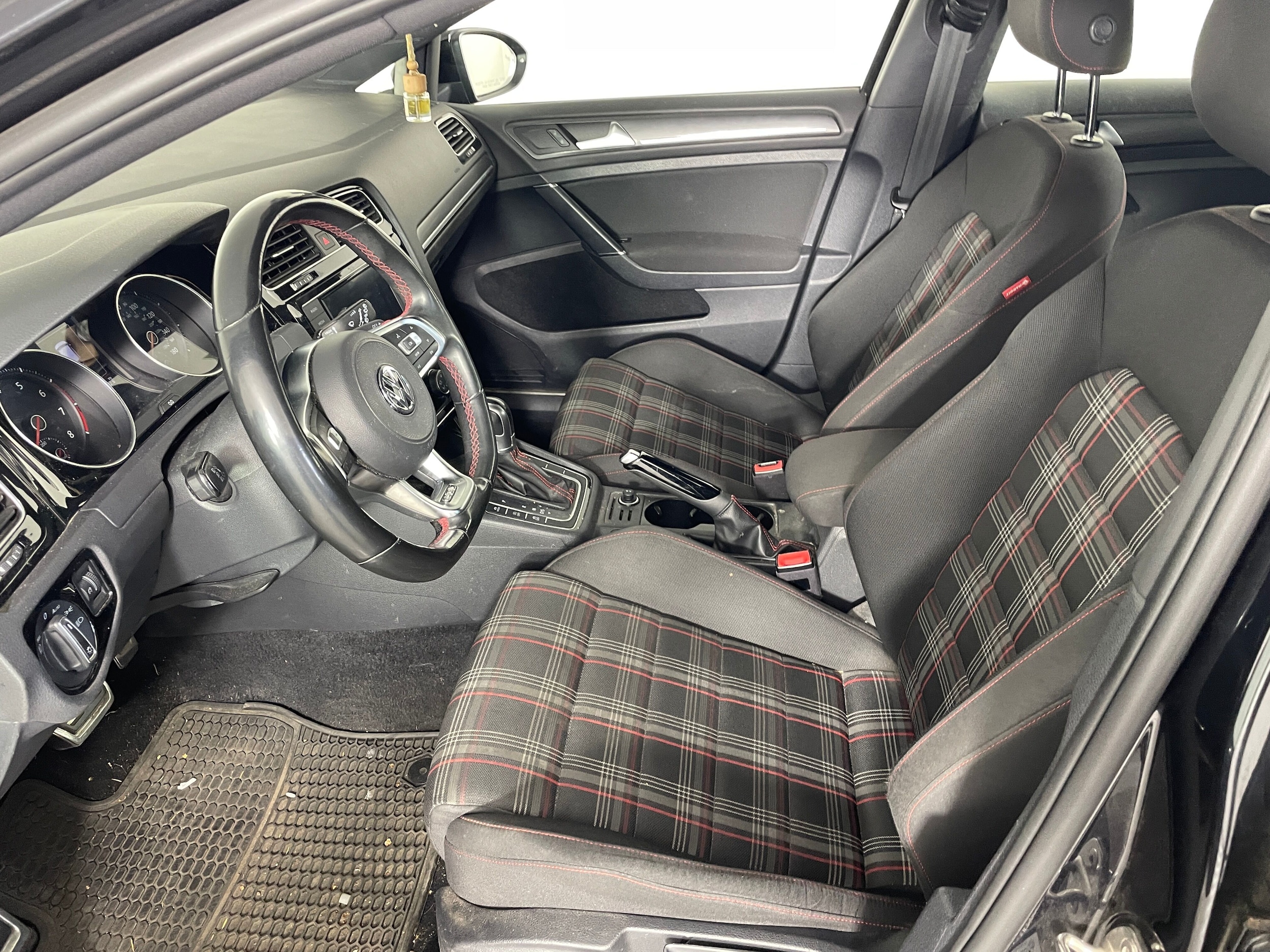 3VW6T7AU9KM011328