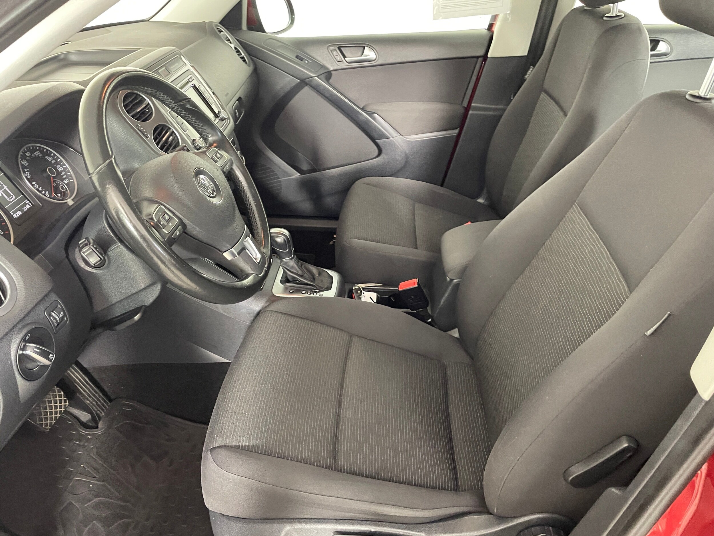 2015 Volkswagen Tiguan S photo 2